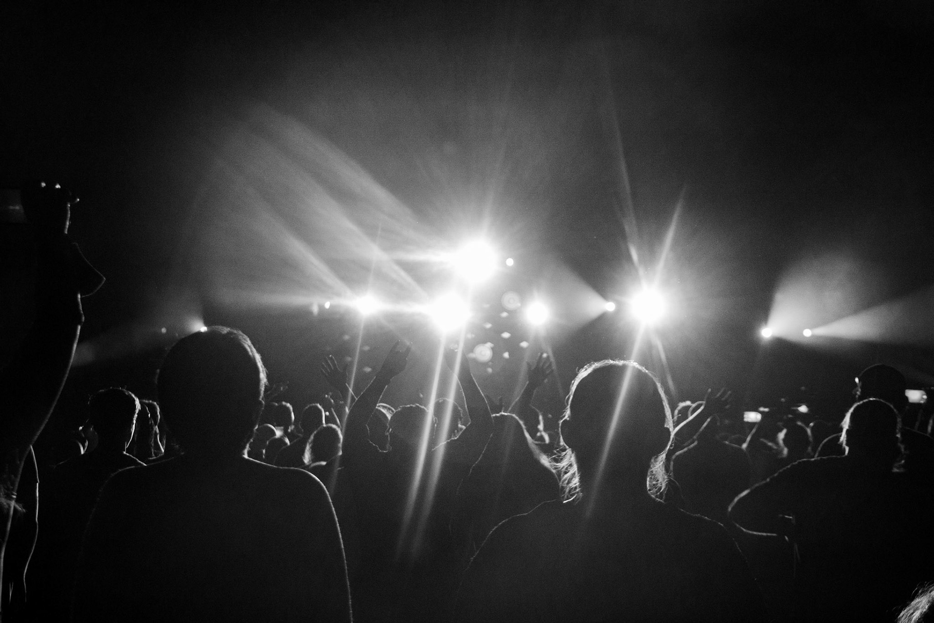 RISE AGAINST