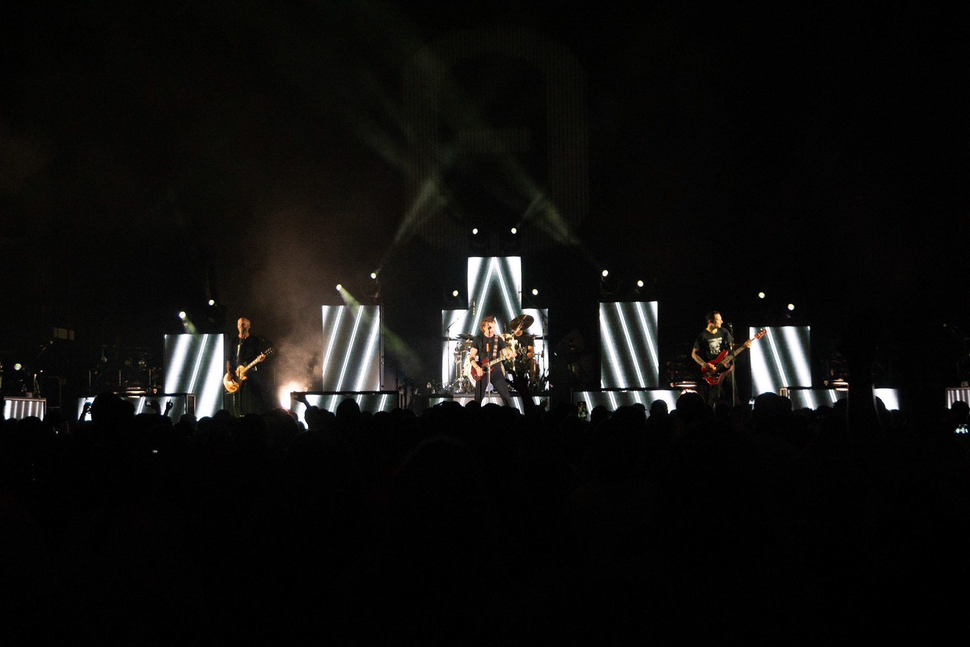 RISE AGAINST