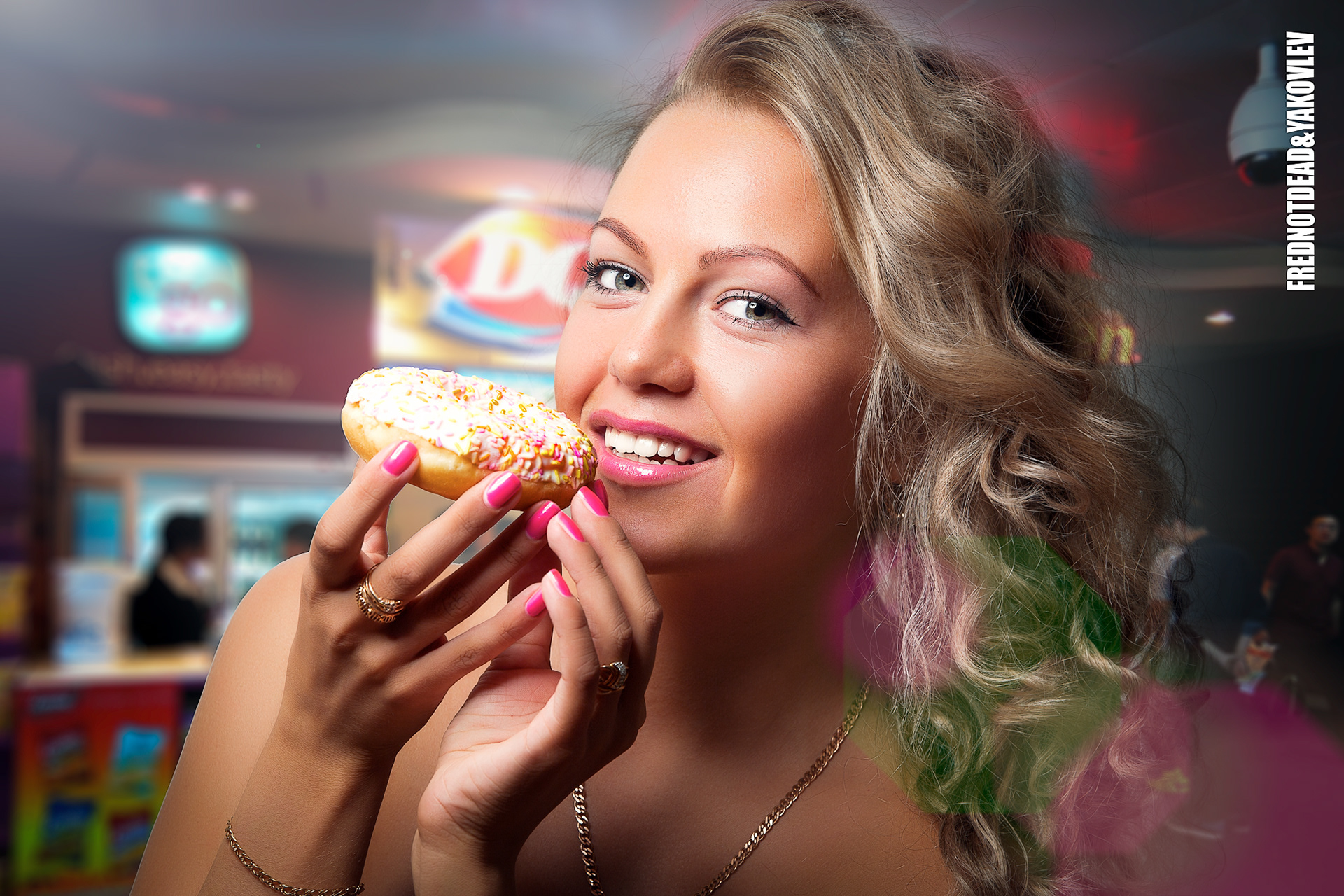 Денежные пополнения в эфире геймера пончики. Девушка с пончиком. Фотосессия с пончиками. Фото с пончиками девушка. Женщина пончик.