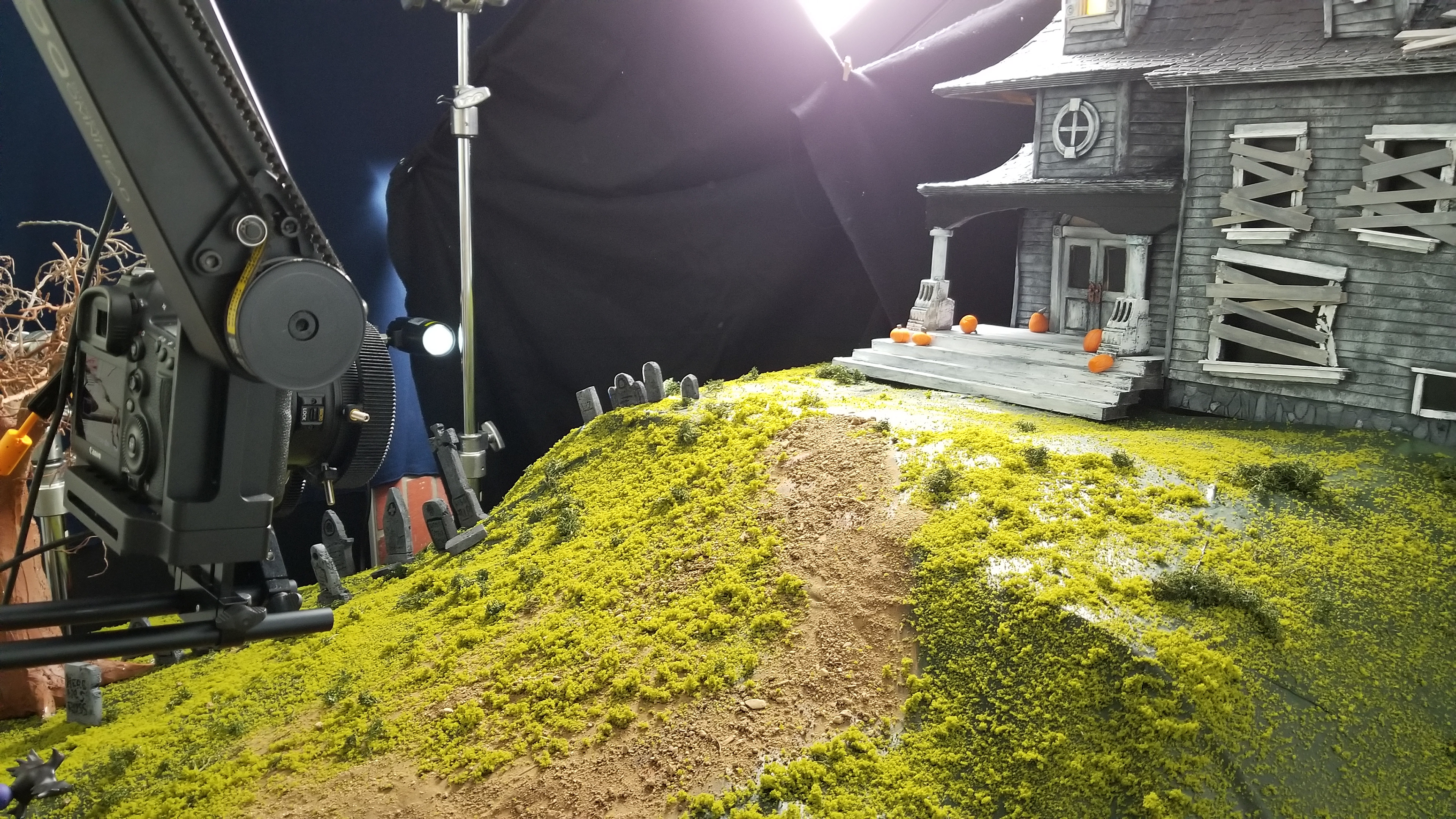 This camera move was very tricky to get right. We combined two lengths of the motion control track and had to match the frames close enough to be seamless.