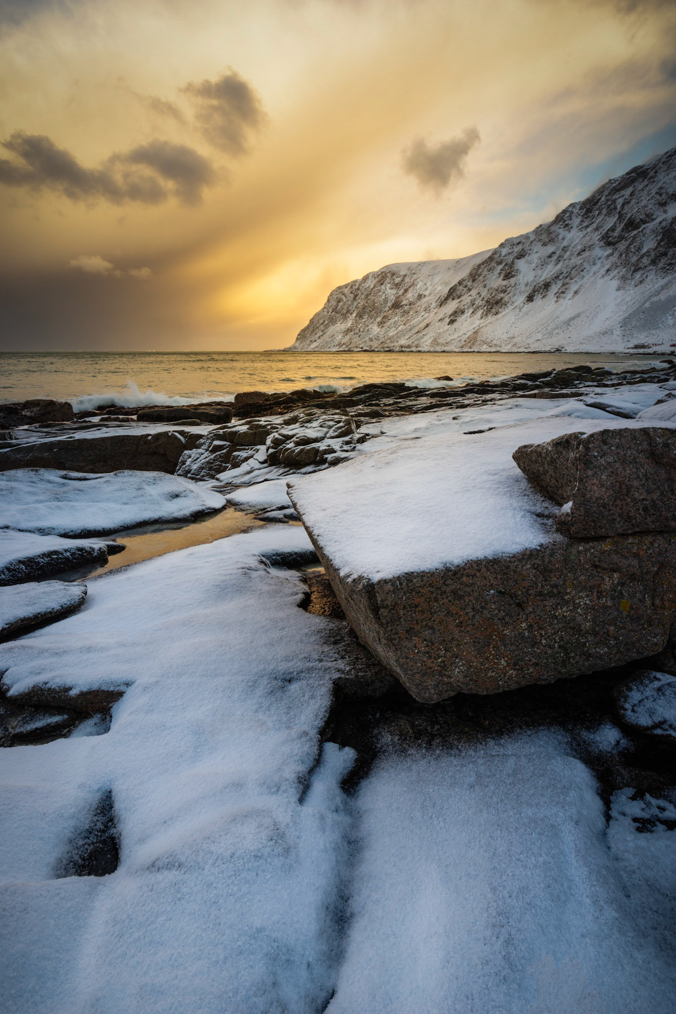 Colors of sunrise along the beach near Vareid.Vareid, Nordland, NorwayMarch 19, 2018PENTAX K-1, HD PENTAX-D FA 15-30mm F2.8ED SDM WRISO 100 19 mm  ¹⁄₁₃ sec at ƒ / 18