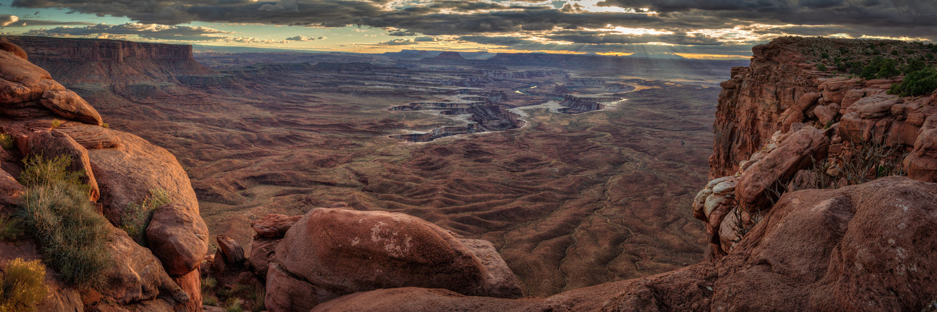 Sunset at the Green River OverlookCanyonlands National ParkNovember 3, 2014This is an HDR panoramic image consisting of 7 frames comprised of 5 exposures each. HDR processing performed in Photomatix Pro.  Panoramic stitching performed in Photoshop. Additional processing performed in Lightroom and Photoshop.PENTAX K-3, Sigma 18-250mm f/3.5-6.3 DC OS HSMISO 100 28 mm  ¹⁄₁₅ sec at ƒ / 11