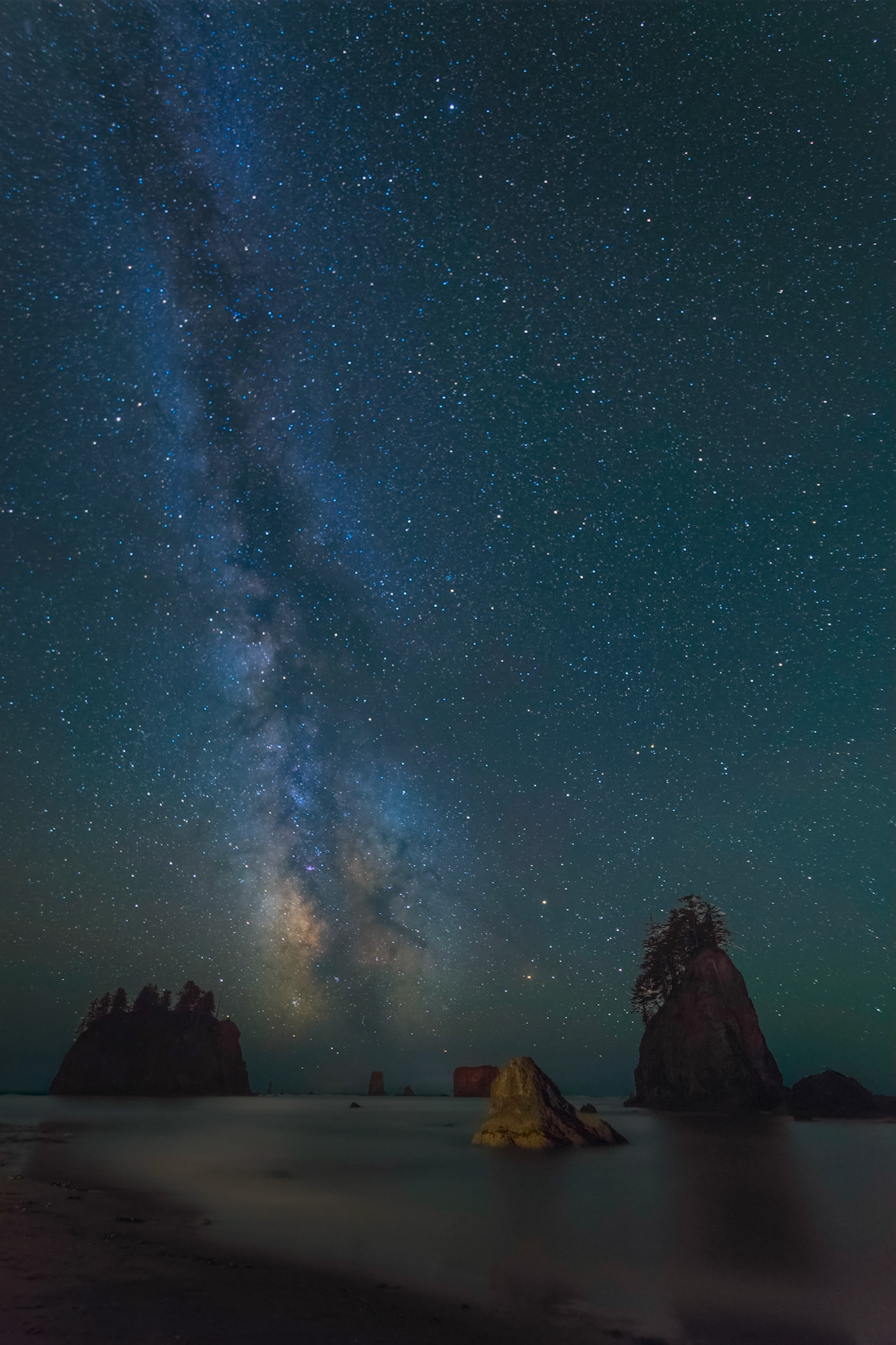 The Milky Way over the sea stacks at Second Beach.Olympic National ParkWashingtonAugust 3, 2016PENTAX K-1, HD PENTAX-D FA 15-30mm F2.8ED SDM WRISO 3200 15 mm  20.0 sec at ƒ / 2.8