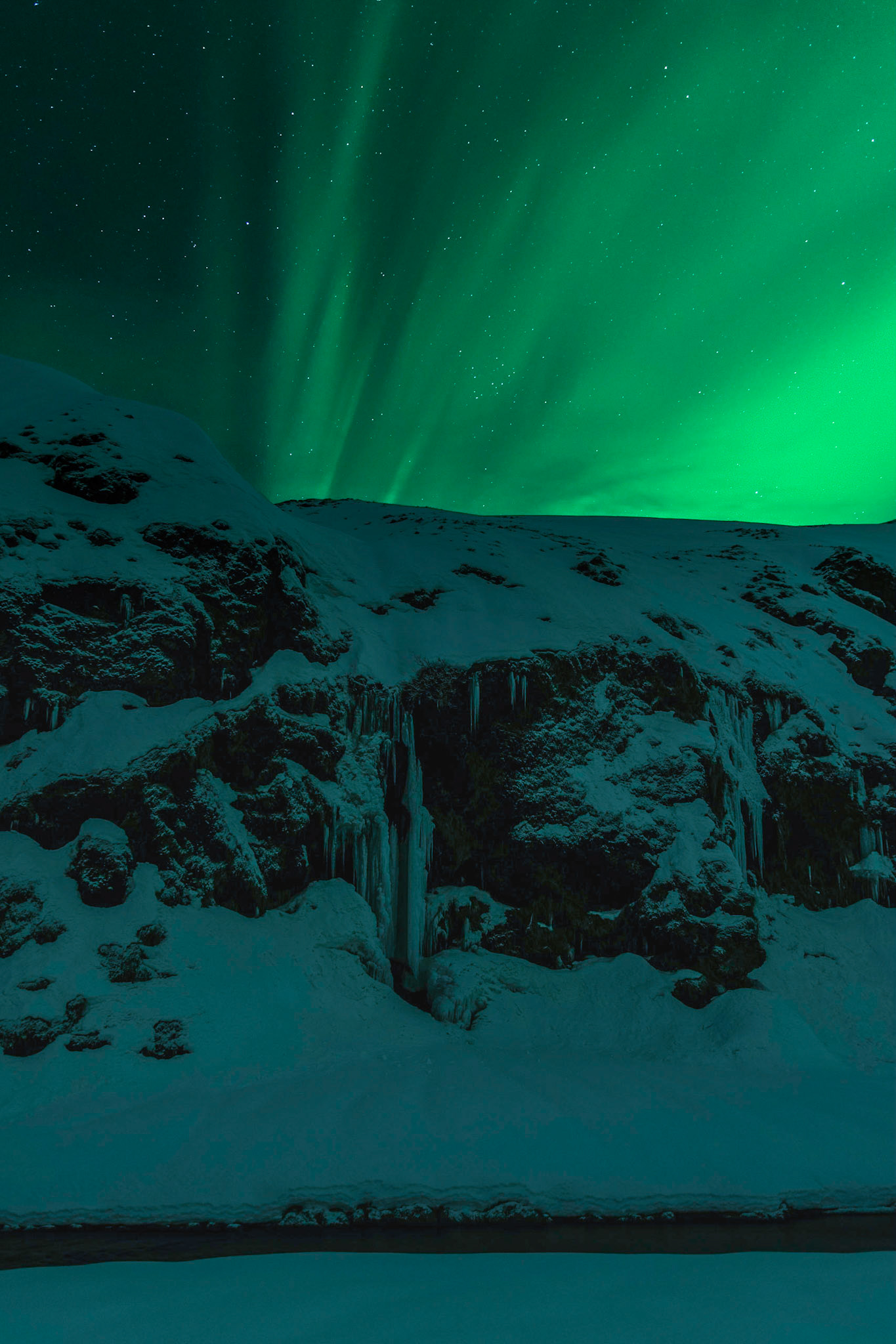 Aurora Borealis near Vík.Vík, Suðerland, IcelandFebruary 11, 2016PENTAX K-3, Sigma 18-35mm f/1.8 DC HSM ArtISO 800 19 mm  8.0 sec at ƒ / 1.8