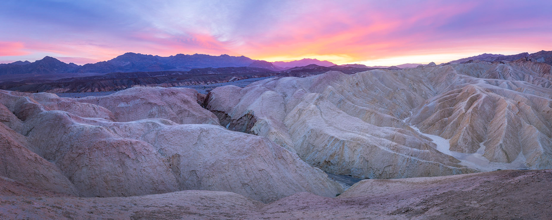 Zabriskie Point, around sunrise.Death Valley National ParkCaliforniaFebruary 18, 2020Pentax K-1, HD PENTAX-D FA 15-30mm F2.8ED SDM WRISO 100 26 mm  0.3 sec at ƒ / 11