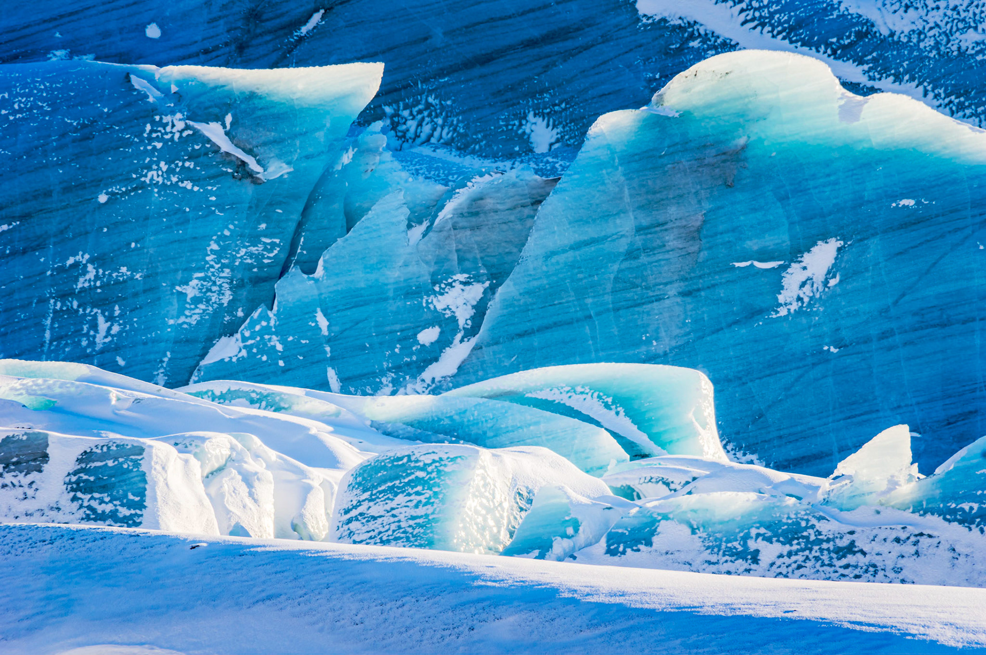 f r o z e n  21975VatnajökulsþjóðgarðurAusturland, IcelandFebruary 9, 2016This is an HDR image consisting of 5 exposures merged in Lightroom. Additional processing in Lightroom and Photoshop.Pentax K-3, Sigma 18-250mm f/3.5-6.3 DC OS HSMISO 100 180 mm  ¹⁄₁₀₀ sec at ƒ / 13