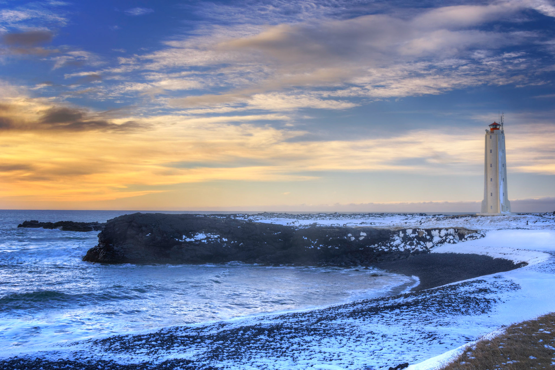 The Malarríf Lighthouse, on the Snæfellsness Penninsula.VestrulundFebruary 6, 2016This is an HDR image consisting of 5 exposures merged in Photomatix Pro. Additional processing in Lightroom and Photoshop.PENTAX K-3, Sigma 18-250mm f/3.5-6.3 DC OS HSMISO 100 28 mm  ¹⁄₁₃ sec at ƒ / 13
