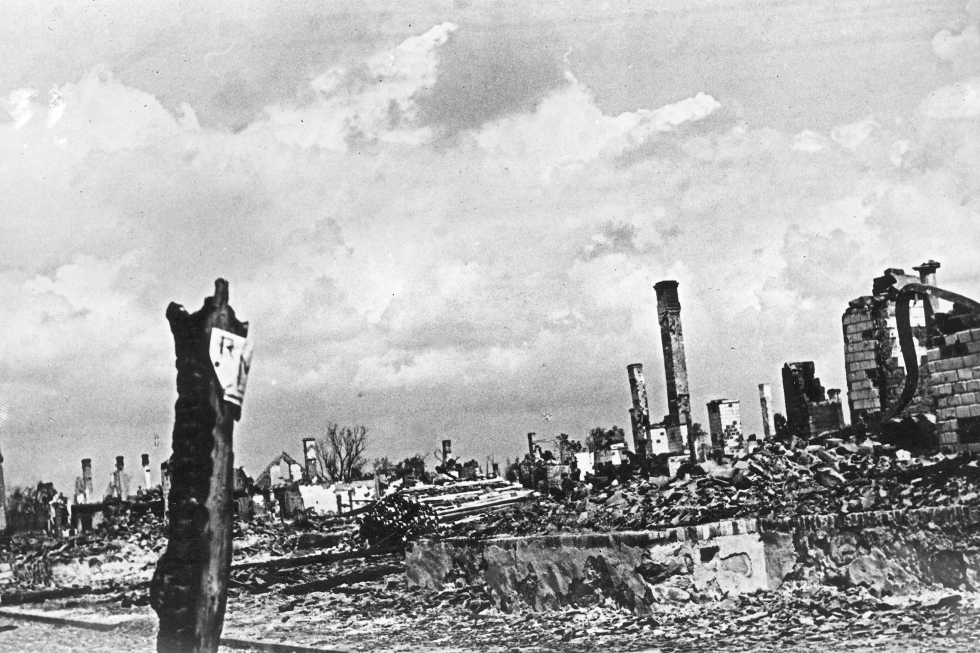 1941 - 1943 | Ruiny i zgliszcza Zabłudowa | z arch. NAC