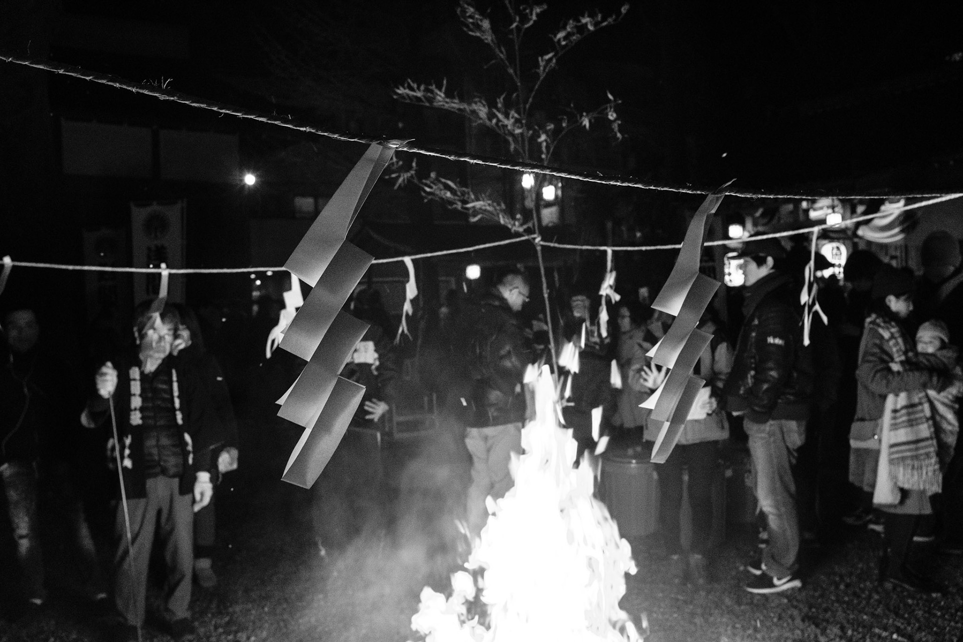January 1st 2019, somewhere in Tokyo just after midnight. People gather in front of the local temple, to pray for the prosperity in the coming year. The flame of the bonfire old spells - it is time to buy new. Saint arrows and fortunes sell quickly at the ltemple shop. People impatiently open the paper and read, what is  supposed to become of them. Bad fortunes are left in the temple - maybe the odds will have mercy and turn disasters away? Sweet, hot amazake is a perfect drink for the cold night. It is very quiet - only silent voices of people talking and the sounds of koto, a traditional Japanese instruments are not enough to destroy the silence of the night.