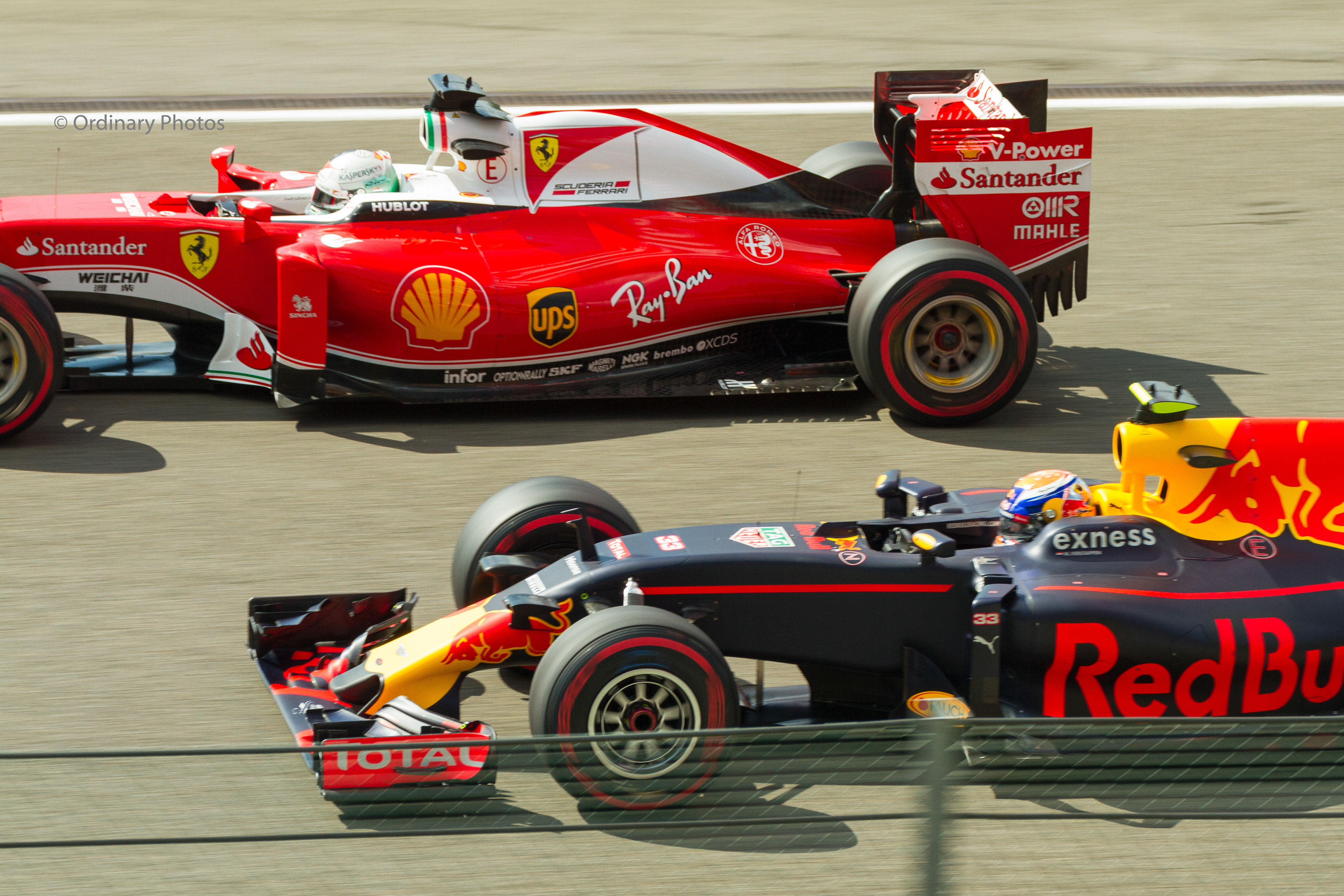 Max Verstappen en Sebastian Vettel tijdens de Formula 1 Belgian Grand Prix in 2016