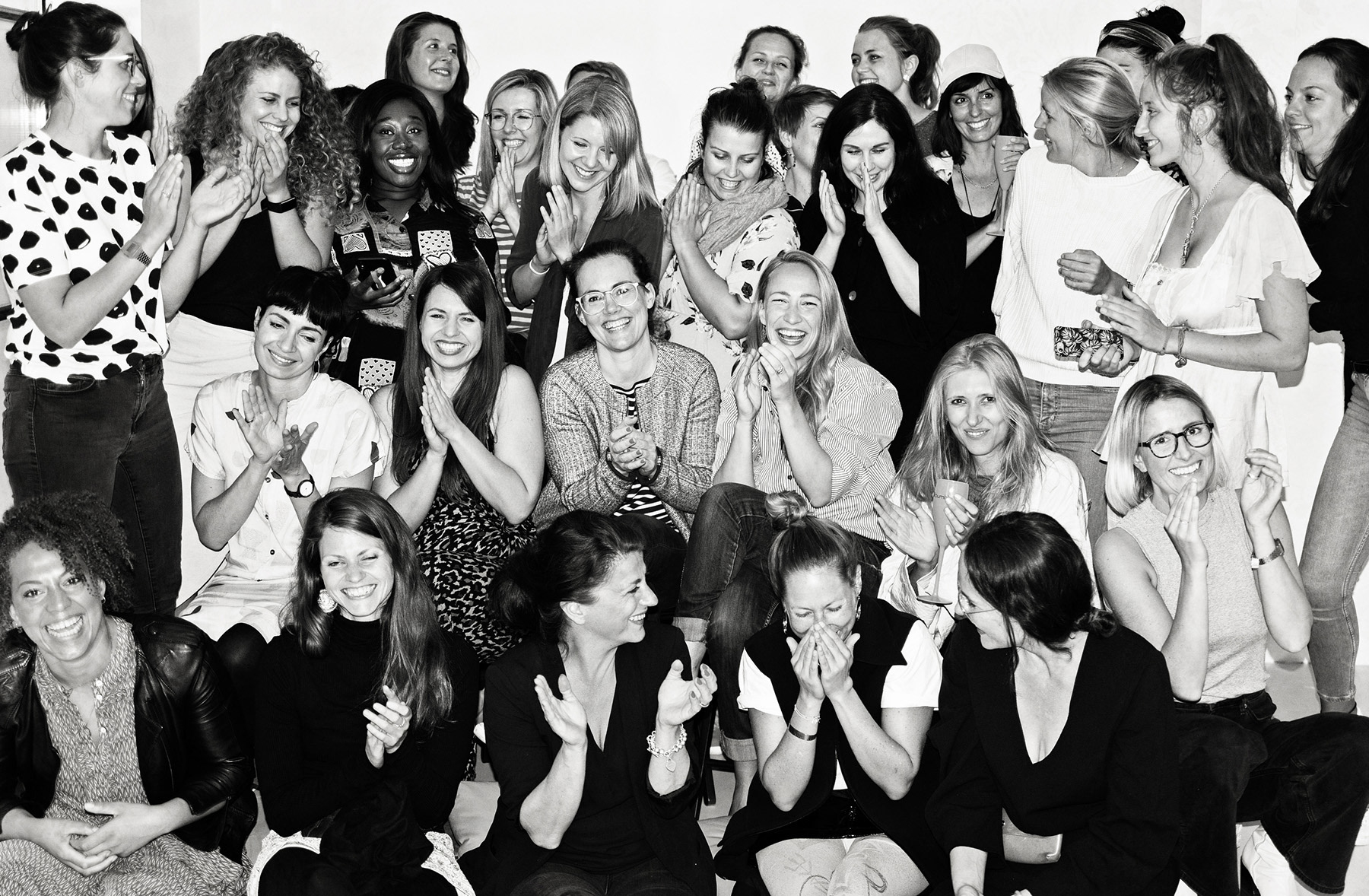 grupennfoto fröhlicher frauen