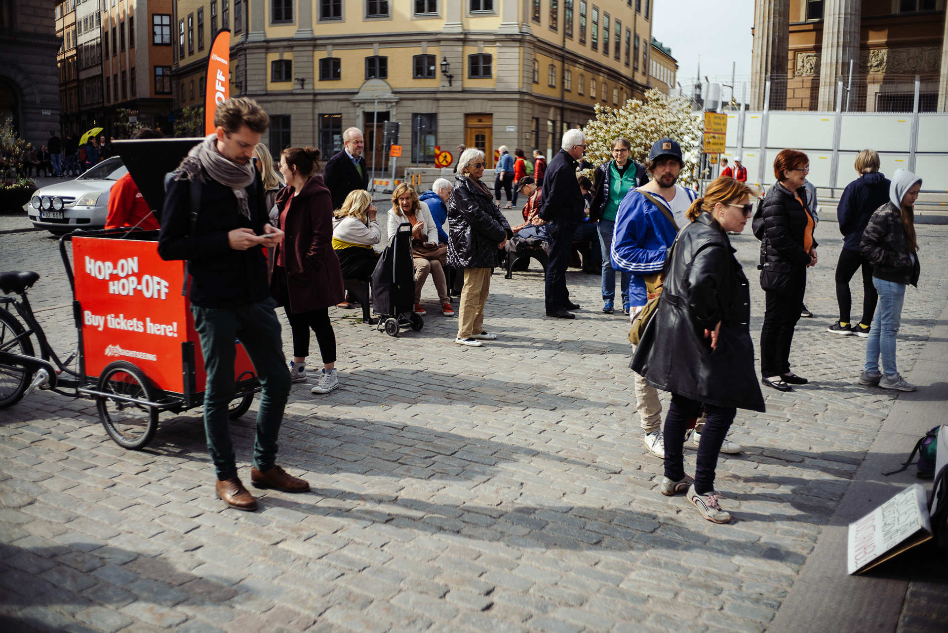 Many people come to Mynttorget.