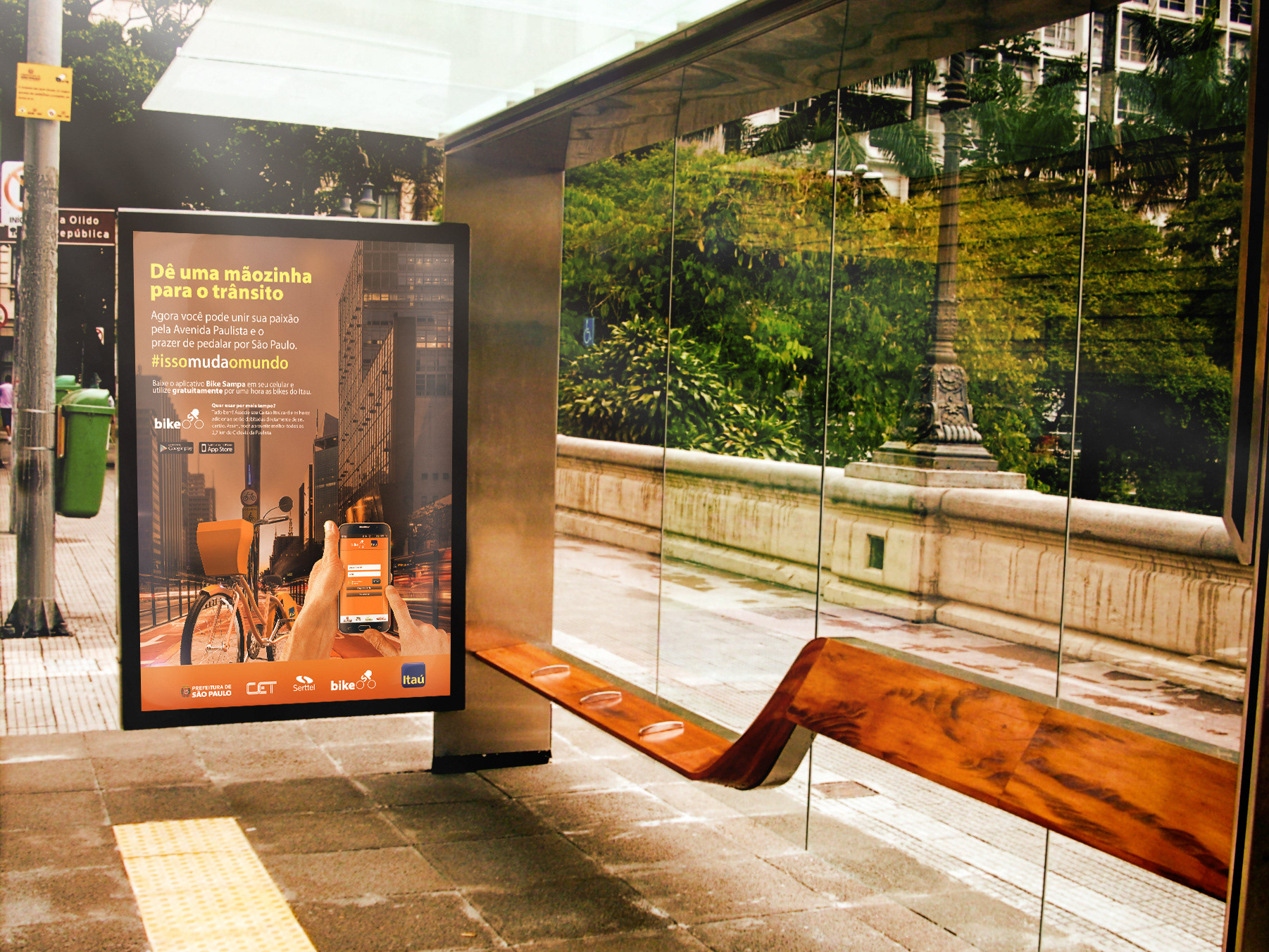 Itaú - "Give a hand to traffic with Bike Sampa" - OOH