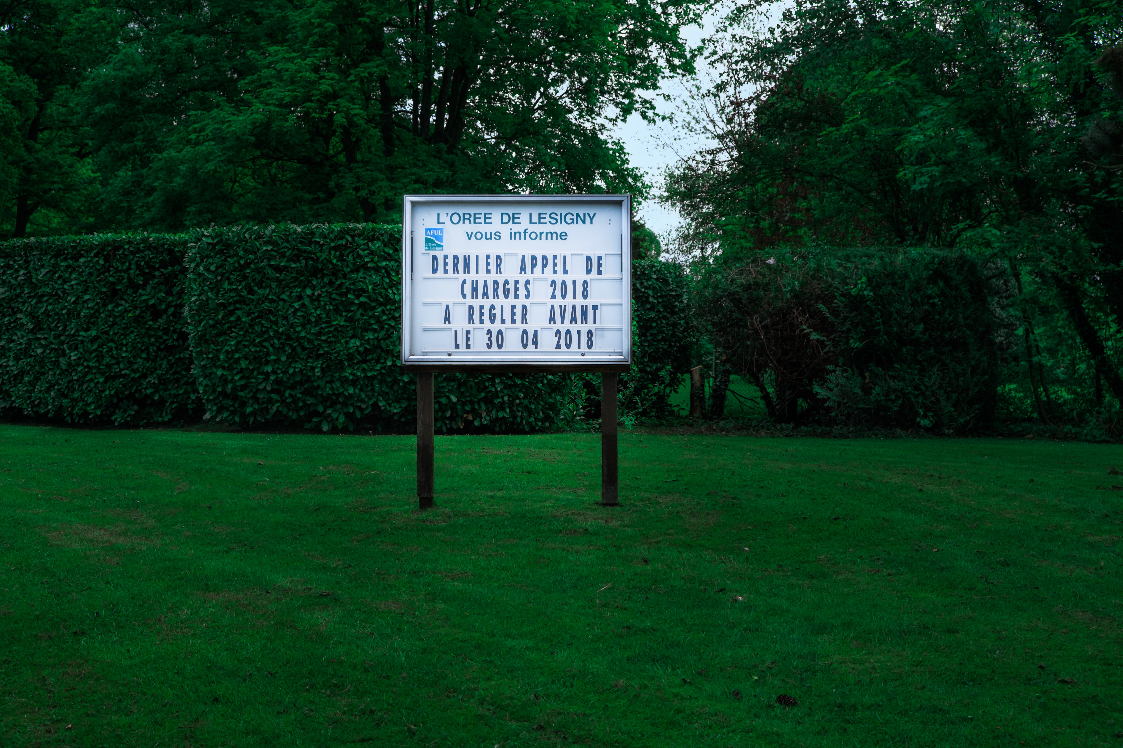 Anaïs Docteur, Bienvenue à l’Orée, 2017-2019, Tirages photographiques 40 x 60 cm, livret photographique A5 - 58 pages, piste sonore, 32:44 min.