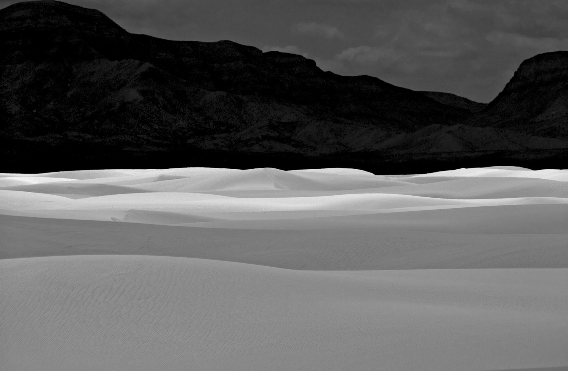 White Sands National Monument, New Mexico. Rising from the heart of the Tularosa Basin is one of the world's great natural wonders - the glistening white sands of New Mexico. Great wave-like dunes of gypsum sand have engulfed 275 square miles of desert, creating the world's largest gypsum dunefield. White Sands National Monument preserves a major portion of this unique dunefield, along with the plants and animals that live here.