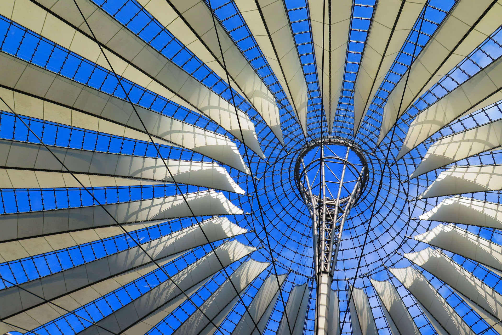 dach des sony-centers in berlin