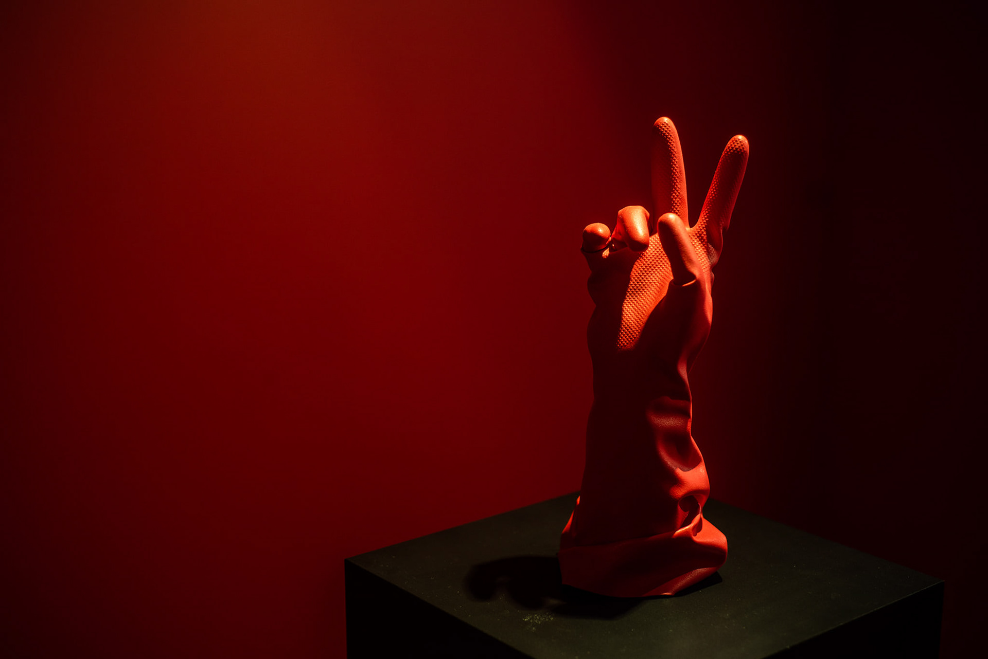 V sign / Odwrócona Viktoria, sculpture /rzeźba, photo credit: Kronika