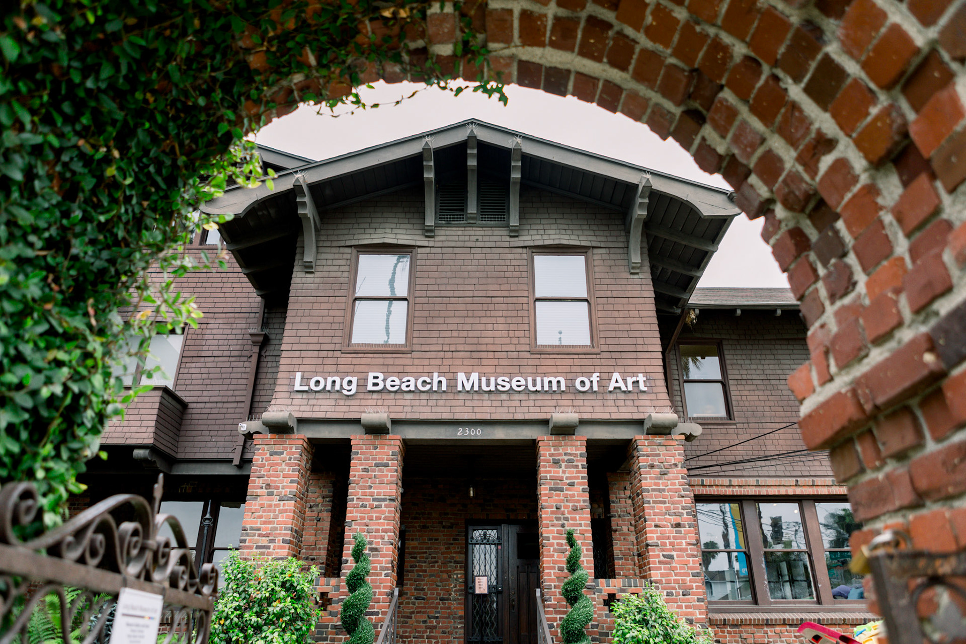 Cassy Velazquez Photography Museum Of Art Wedding In Long Beach