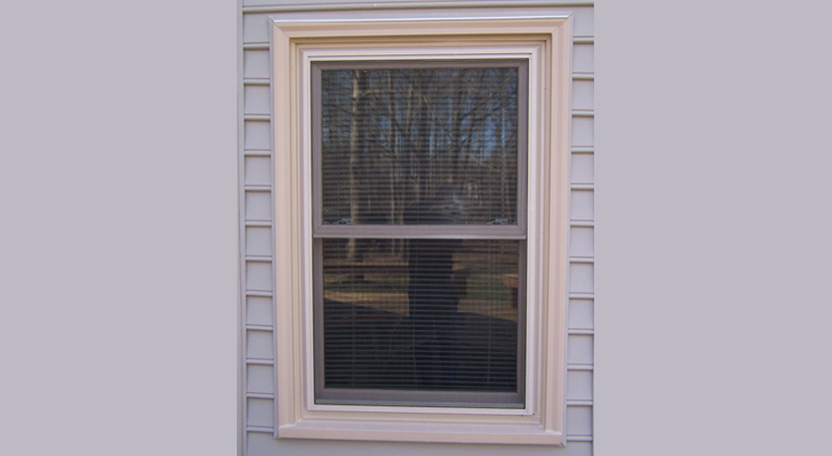 Easy clean tilting sashes.
