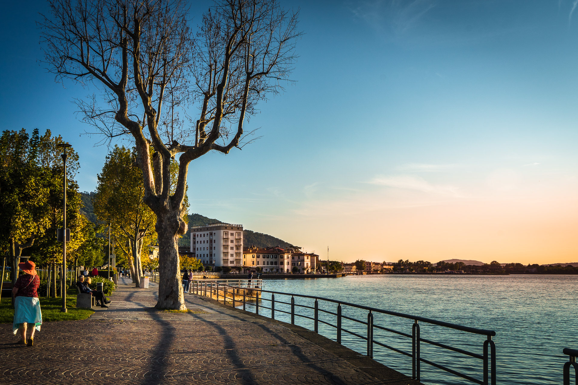 Our excursion to the island ends with an evening walk on the promenade of Iseo.
