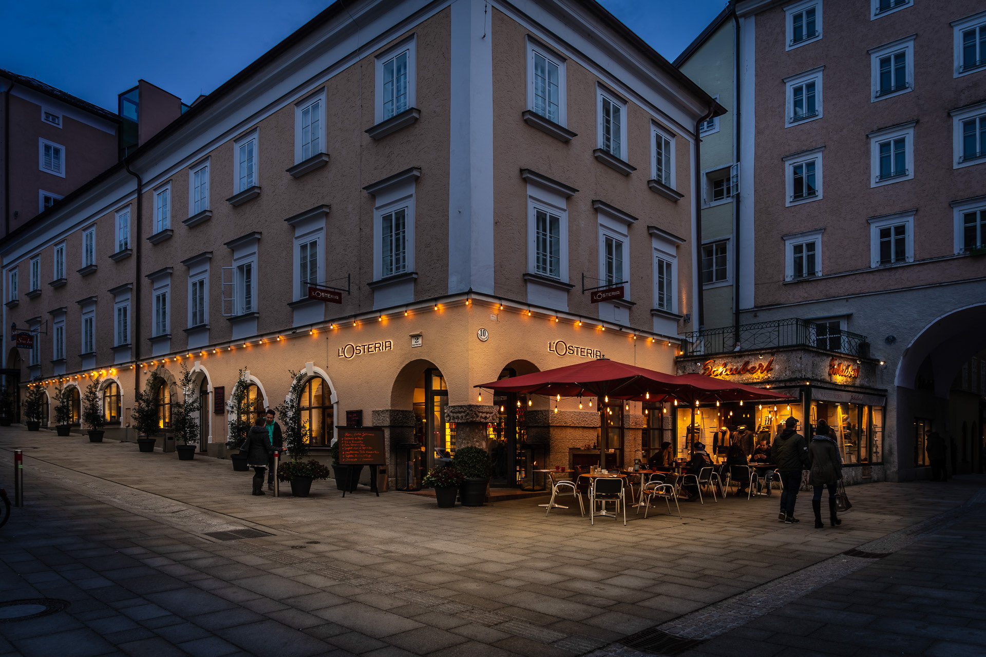 In many restaurants the prices are high and the quality of the food is low. Not so in this restaurant. I can recommend it.