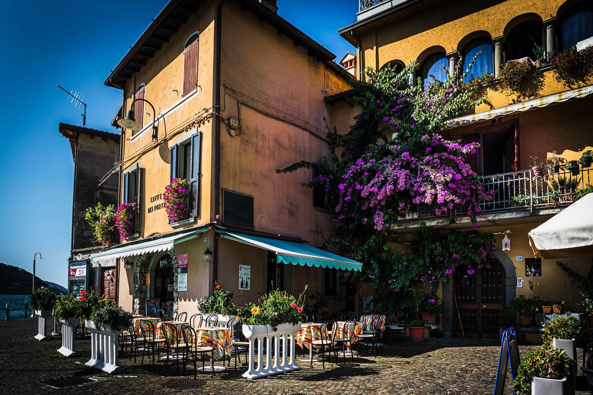 One of the two main ports of the island is Peschiera Maraglio. The picturesque village serves all Italian clichés.
