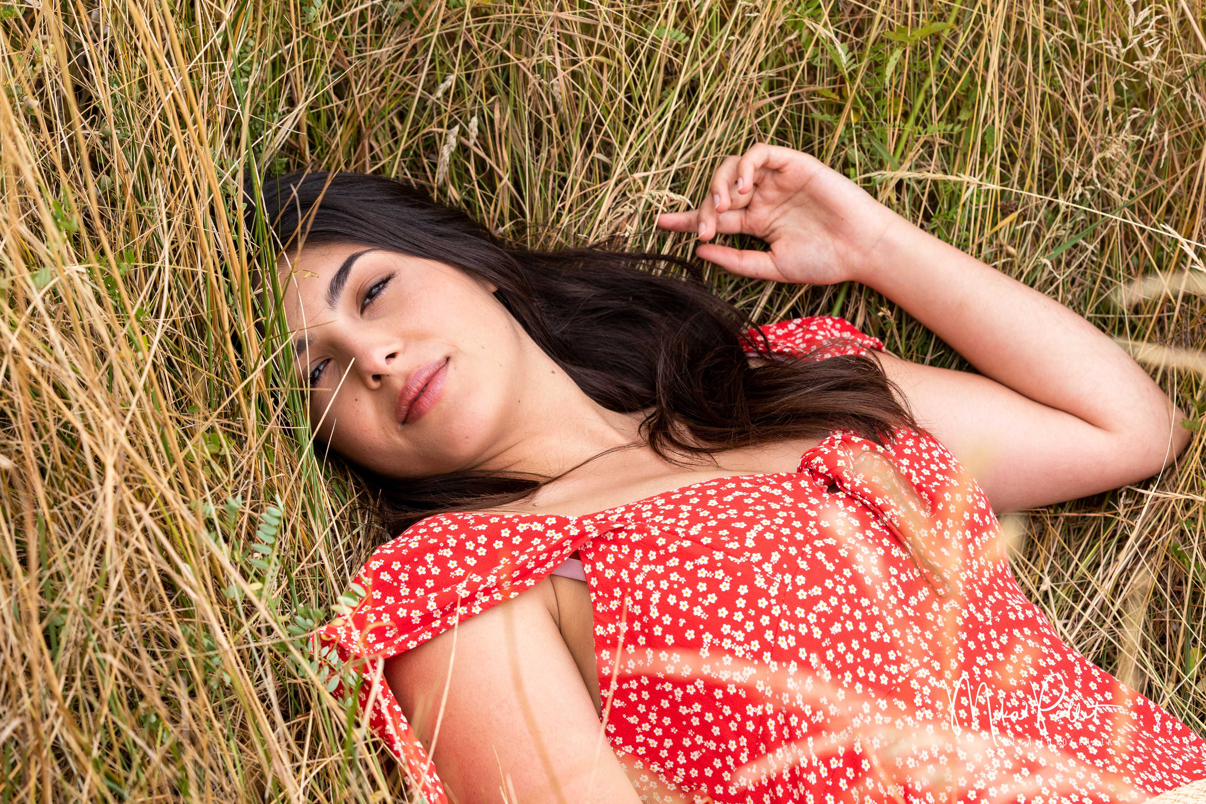 shooting photo nature en beaujolais avec miss beaujolais 2020 - cassandre aulas by mika pollet mikafotografika studio à Anse