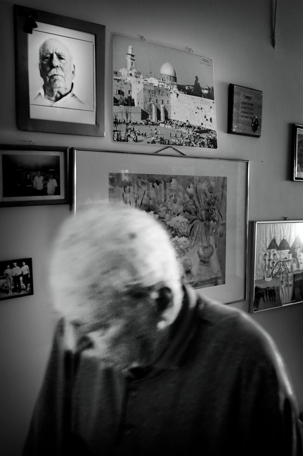 Moisis Bourlas became a member of the Greek communist youths in 1935, at the age of 17. When the war broke out, he was serving in the Greek army and he was rapidly transferred to the Albanian front. When the German occupation became a fact, he joined the partisans in the mountains of Macedonia. – Those were hard times, often many days went without food nor sleep. But for him, the hard times did not end with the war. Due to his ideas, he was imprisoned in 1945. After six years he was released and emigrated to Israel, but in 1967 he had to leave the country due to the growing anticommunism. He established himself in the Soviet Union until in 1990, when he decided to move back to Thessaloniki. – I had to fight hard in order to recover my Greek nationality, but I finally managed it in 1999, he tells proudly.