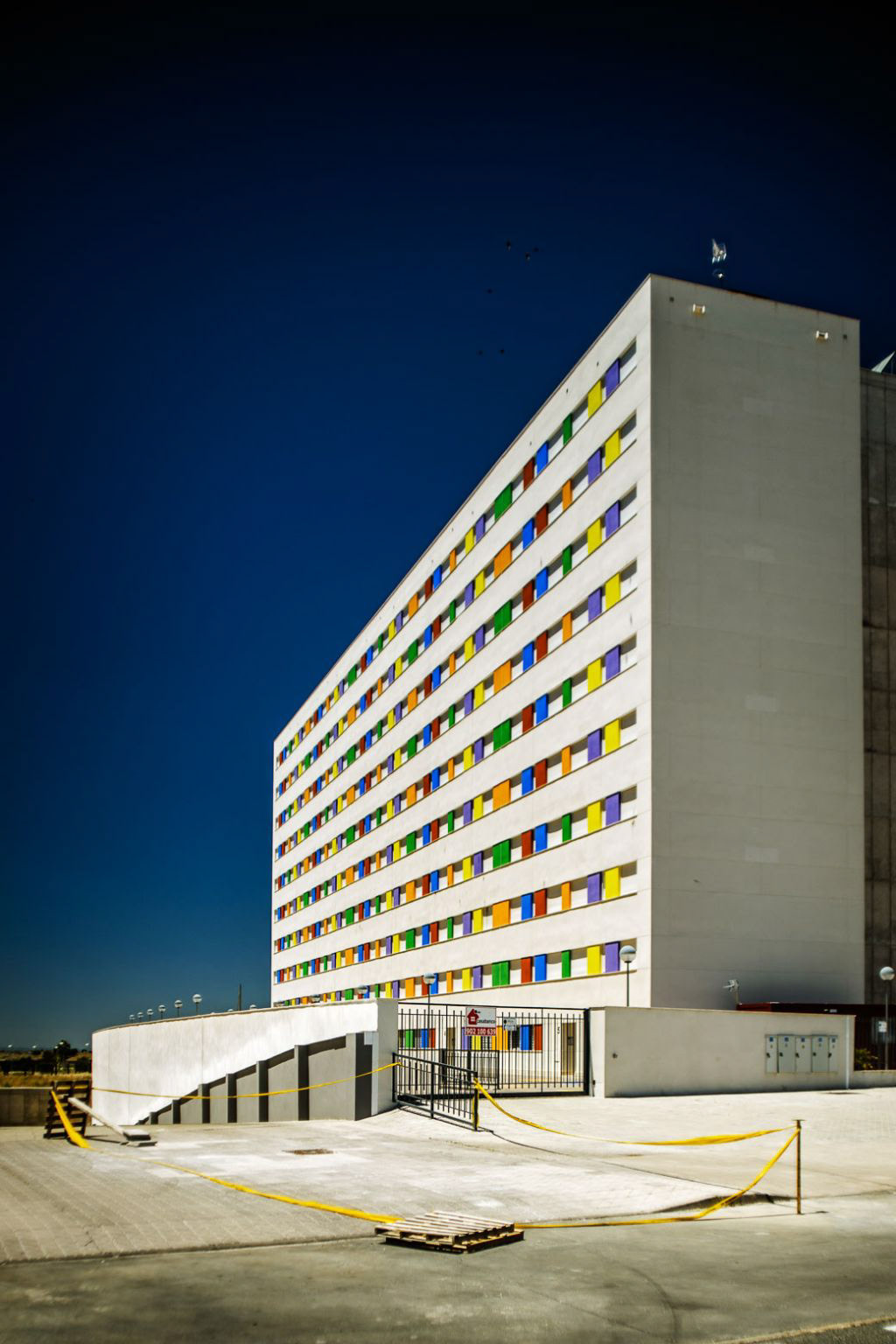 “El Junquillo” Residential Development. Cáceres, Extremadura “El Junquillo” was to be a new, modern, and dynamic neighborhood in the outskirts of Cáceres, but due to bureaucratic problems with the local authorities, the few buildings that were built (one third of the total planned housing) were empty for several years. In 2013, the first families could finally move in, but in this block the vast majority of the apartments are still empty. Today, “El Junquillo” still lacks regular street maintenance and bus connection into the city.