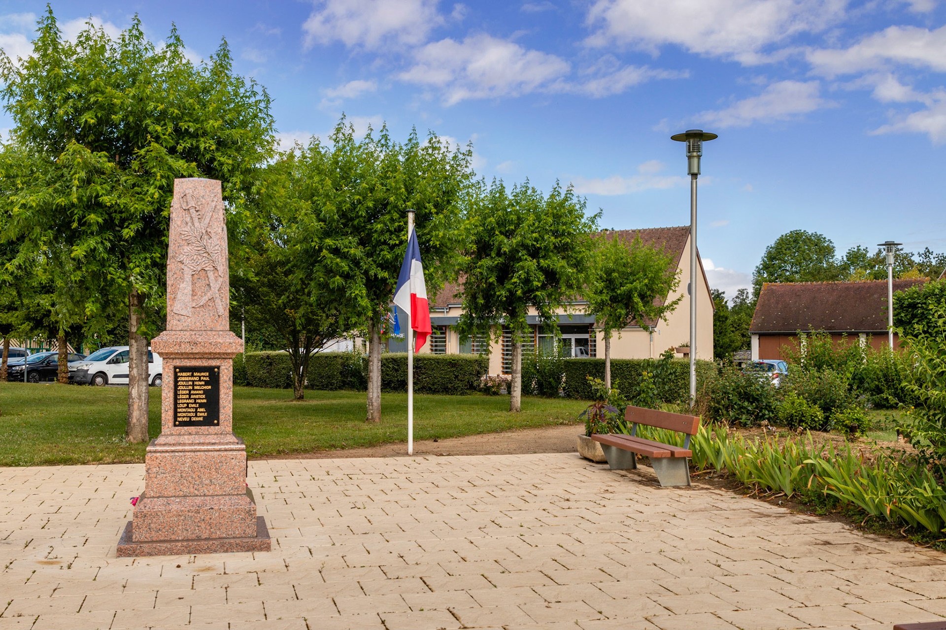 Monument aux Morts de Sury-près-Léré