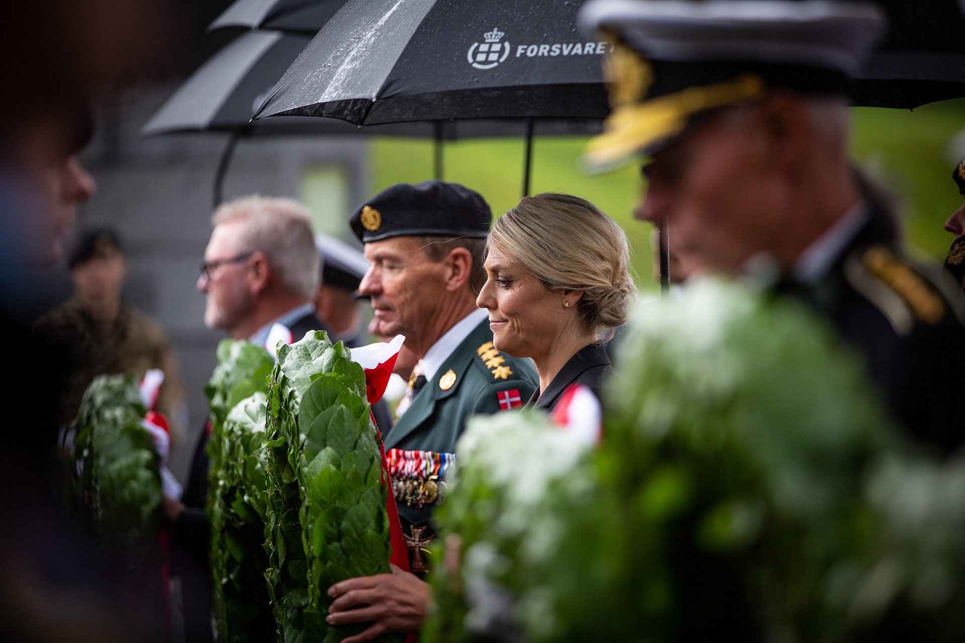 Forsvarsminister Trine Bramsen flagdag