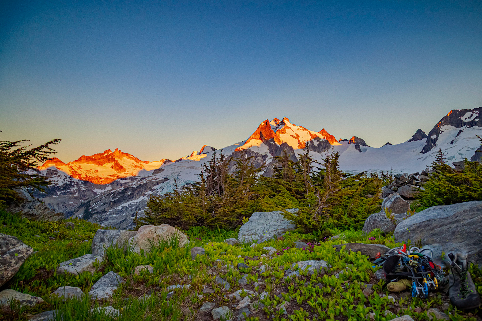 The impeccable alpine moutnain scenery of the Ptarmigan Traverse in the North Cascades of Washington