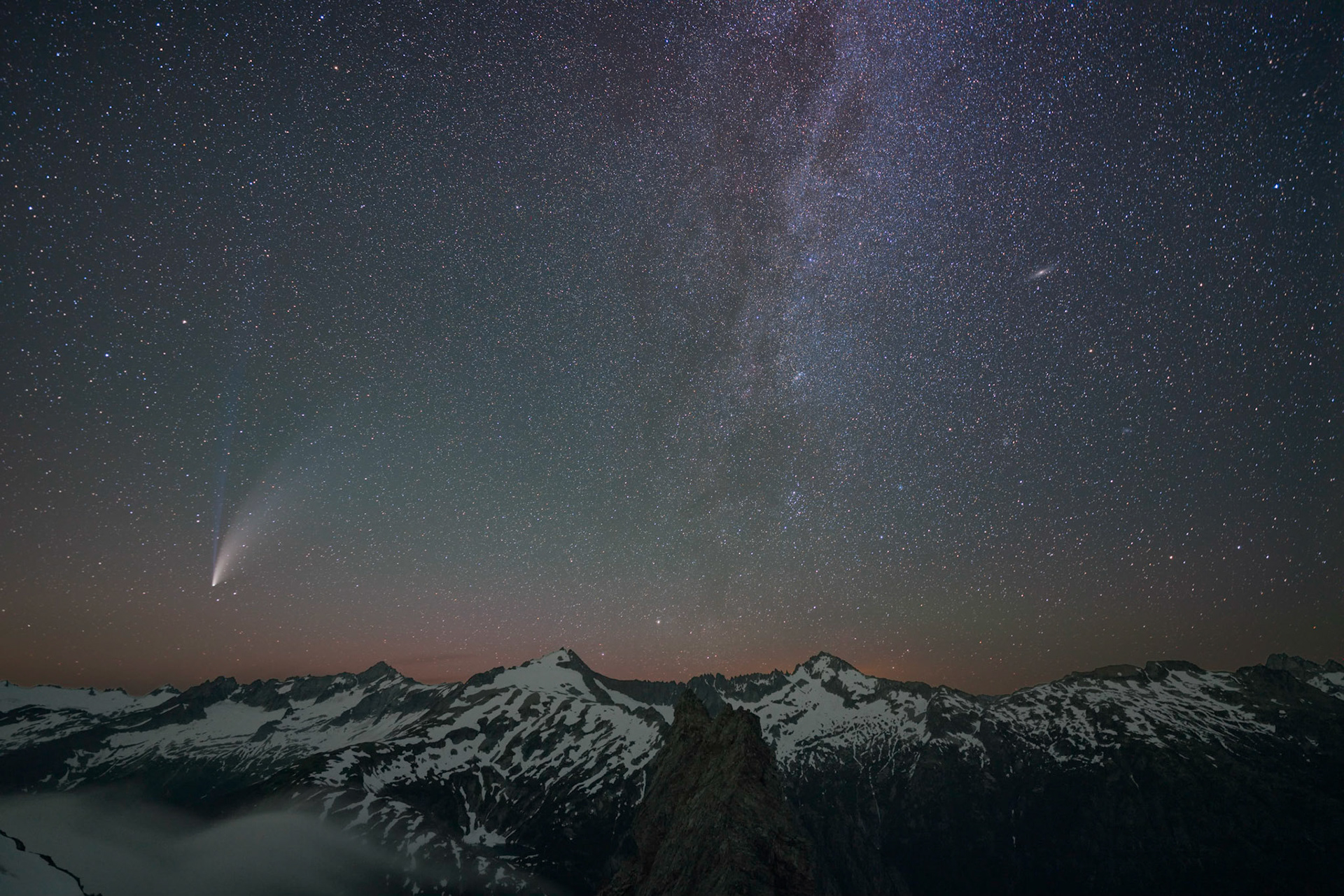 Made from 40 light frames with 10 dark frames by Starry Landscape Stacker 1.8.0. Algorithm: Mean Min Hor Noise