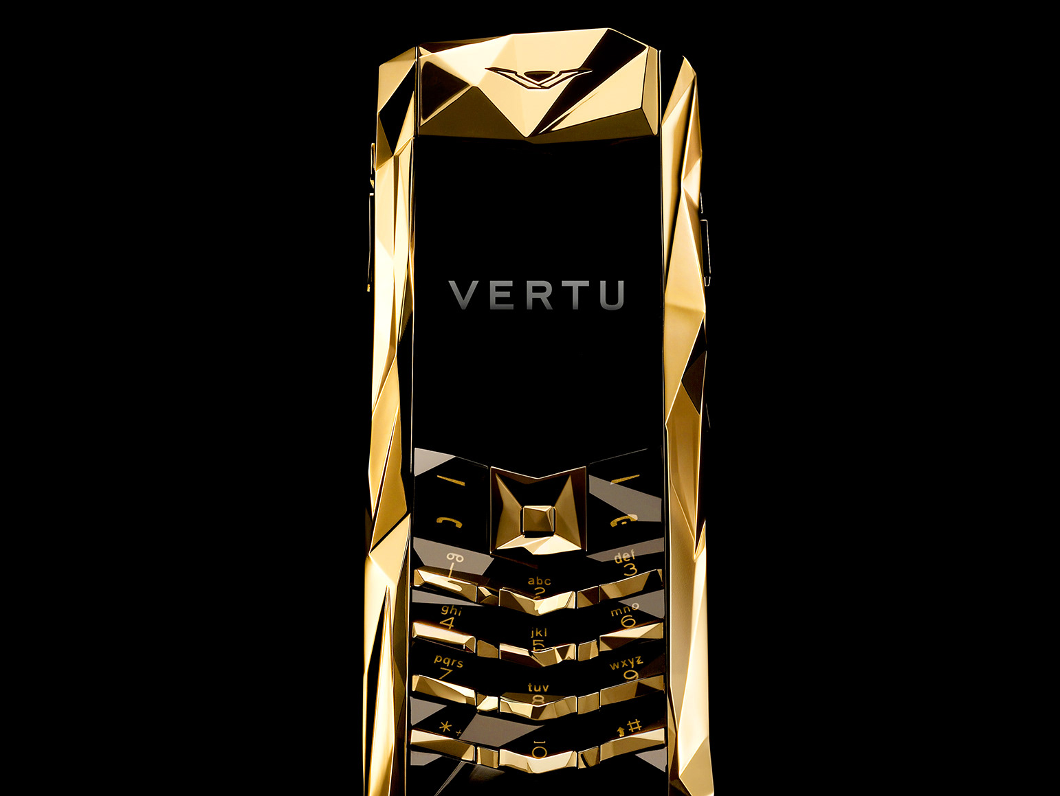 Роскошные телефоны. Верту Бушерон. Верту Голд модель 2008. Vertu Boucheron Cobra. Верту 2022.