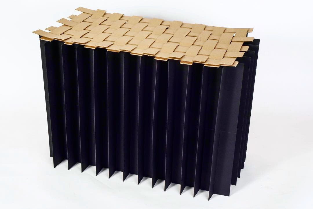 The stool was extremely strong, thanks to the lattice design.
