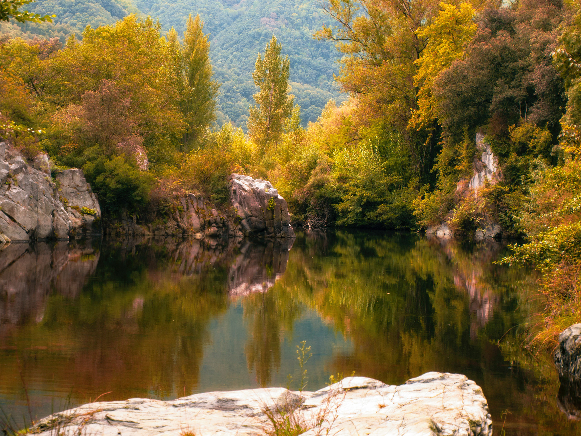 Lago natural en Susqueda