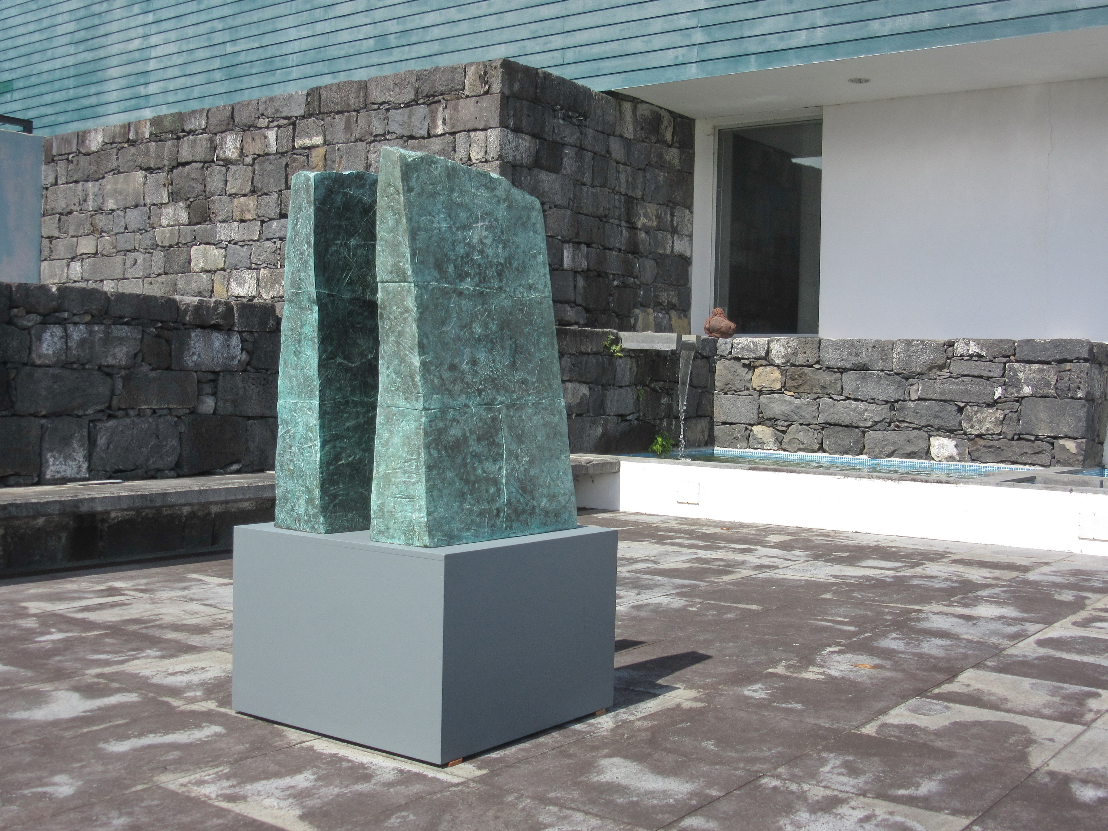 WEDDGES 1983 - cast in bronze 2016 - garden Biblioteca Pública da Horta/Faial