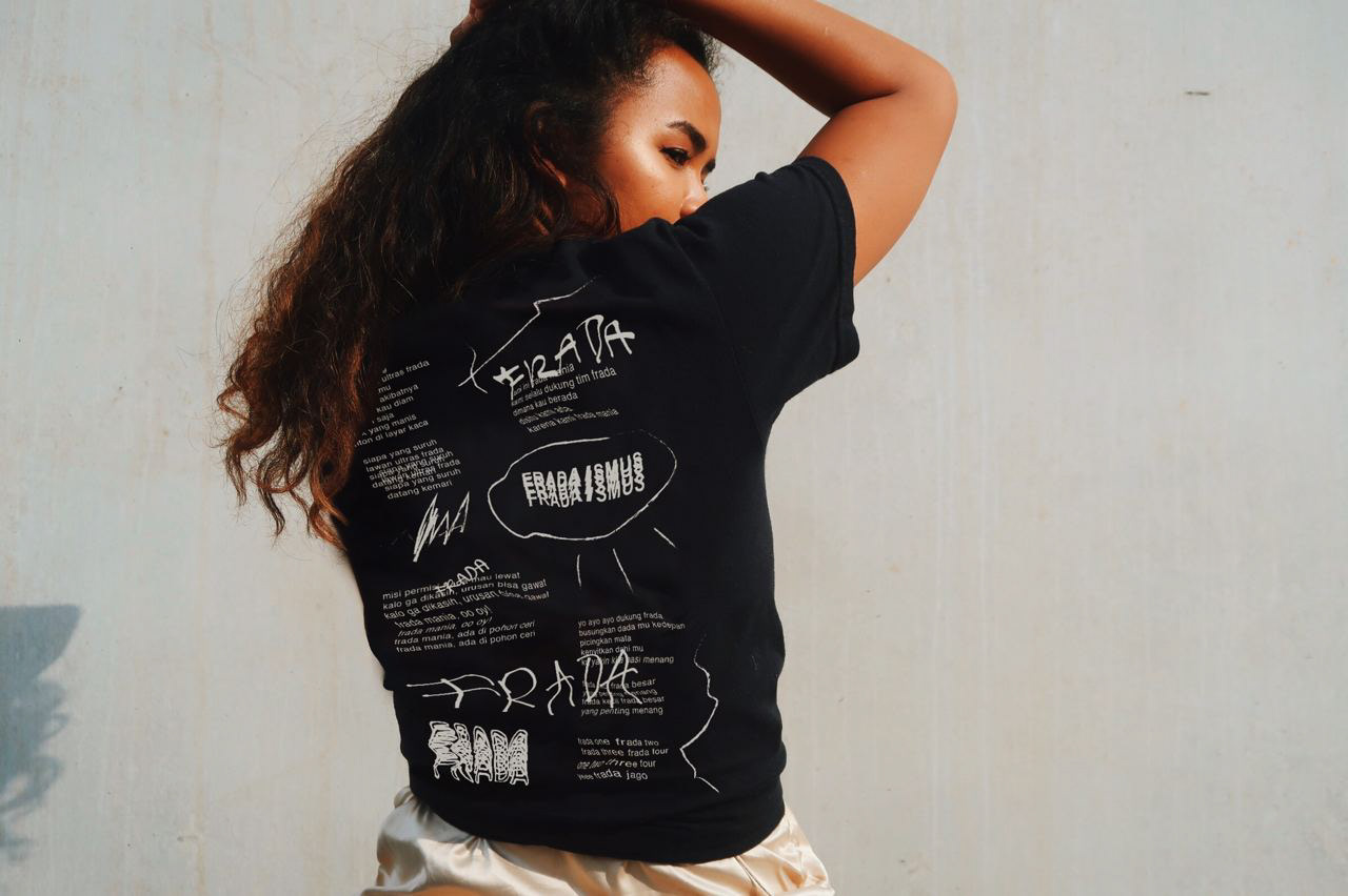 Front of the premium t-shirt worn by Cca (Putri Gusti)