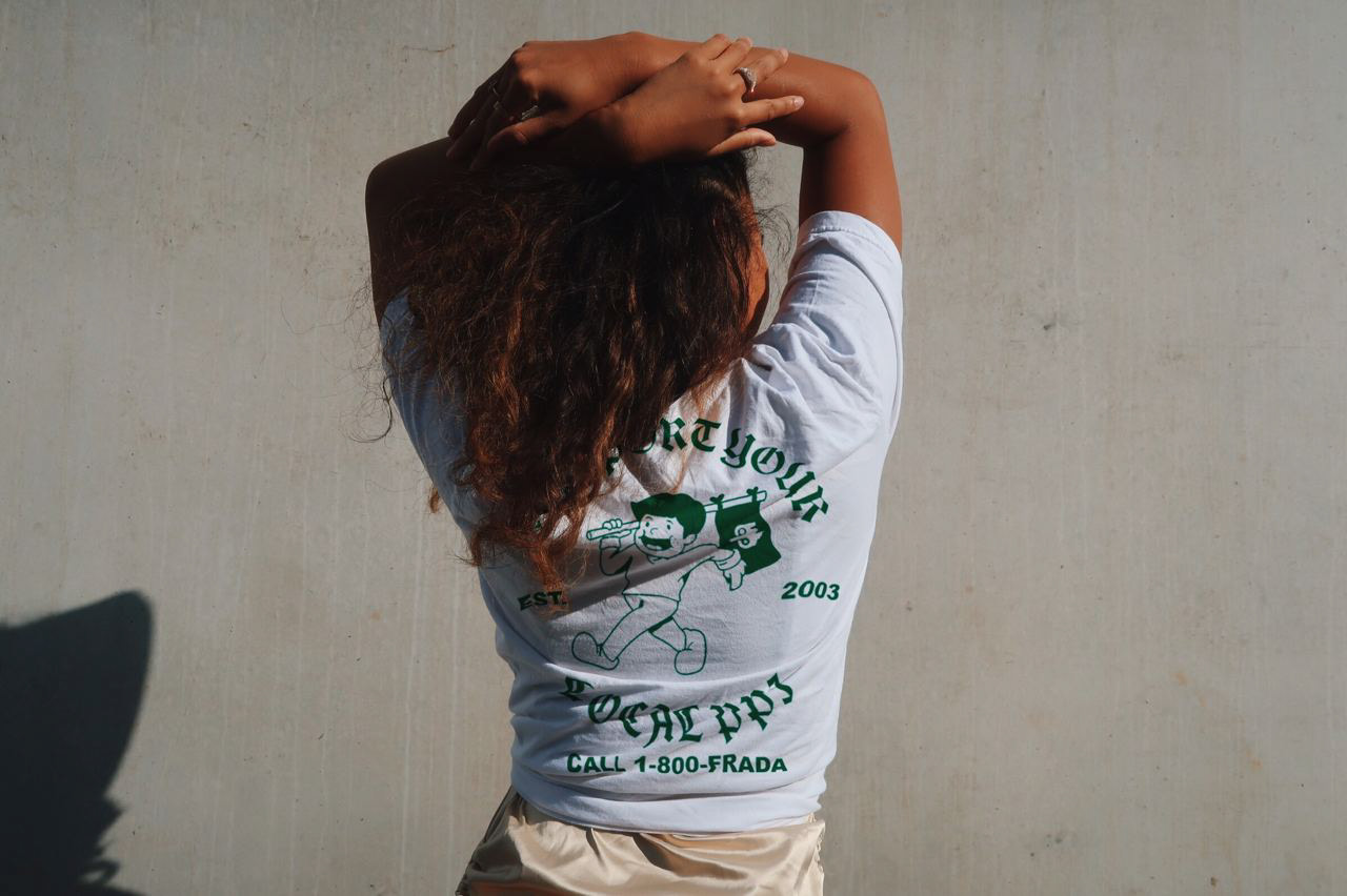 Back of the 1-800-Frada t-shirt worn by Cca (Putri Gusti)