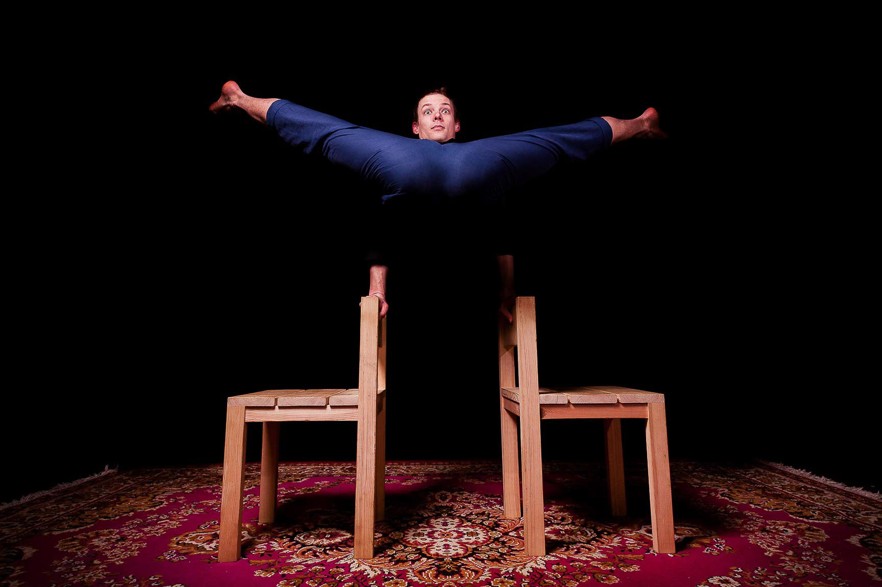 Fotoshooting Modern circus Handstand Acrobat Portrait