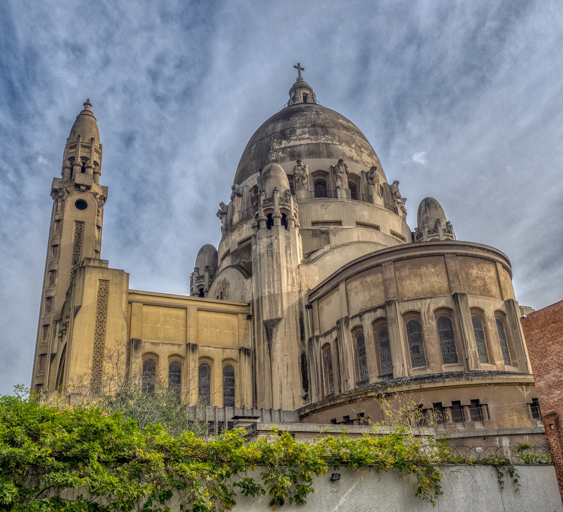 Bacilica de Lourdes, Santiago