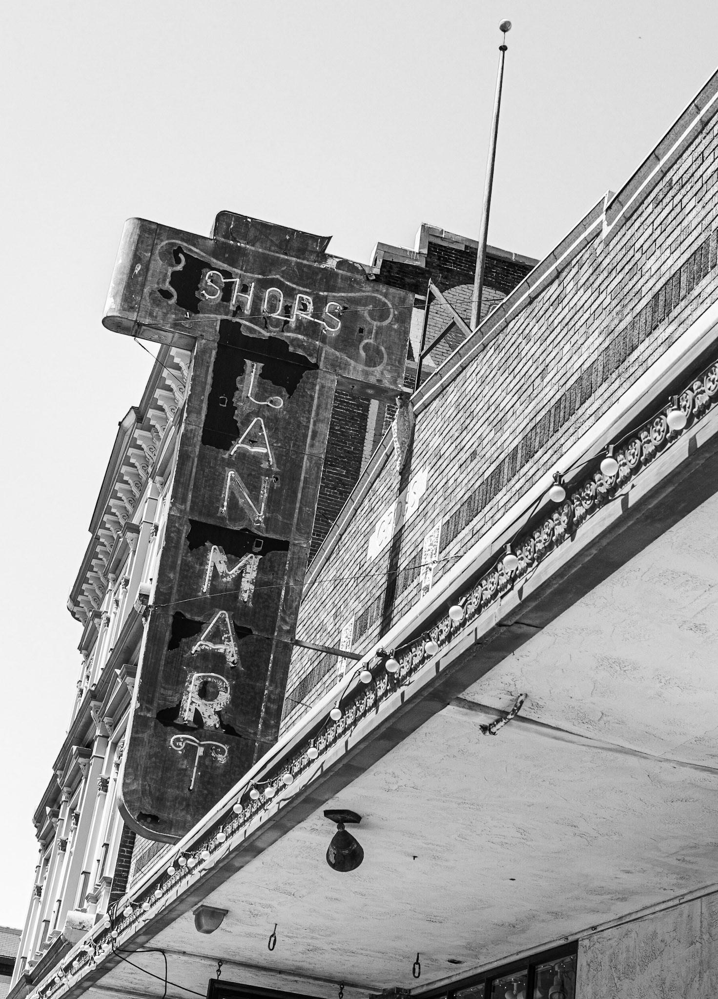Lanmart Shops, Petaluma, 2012