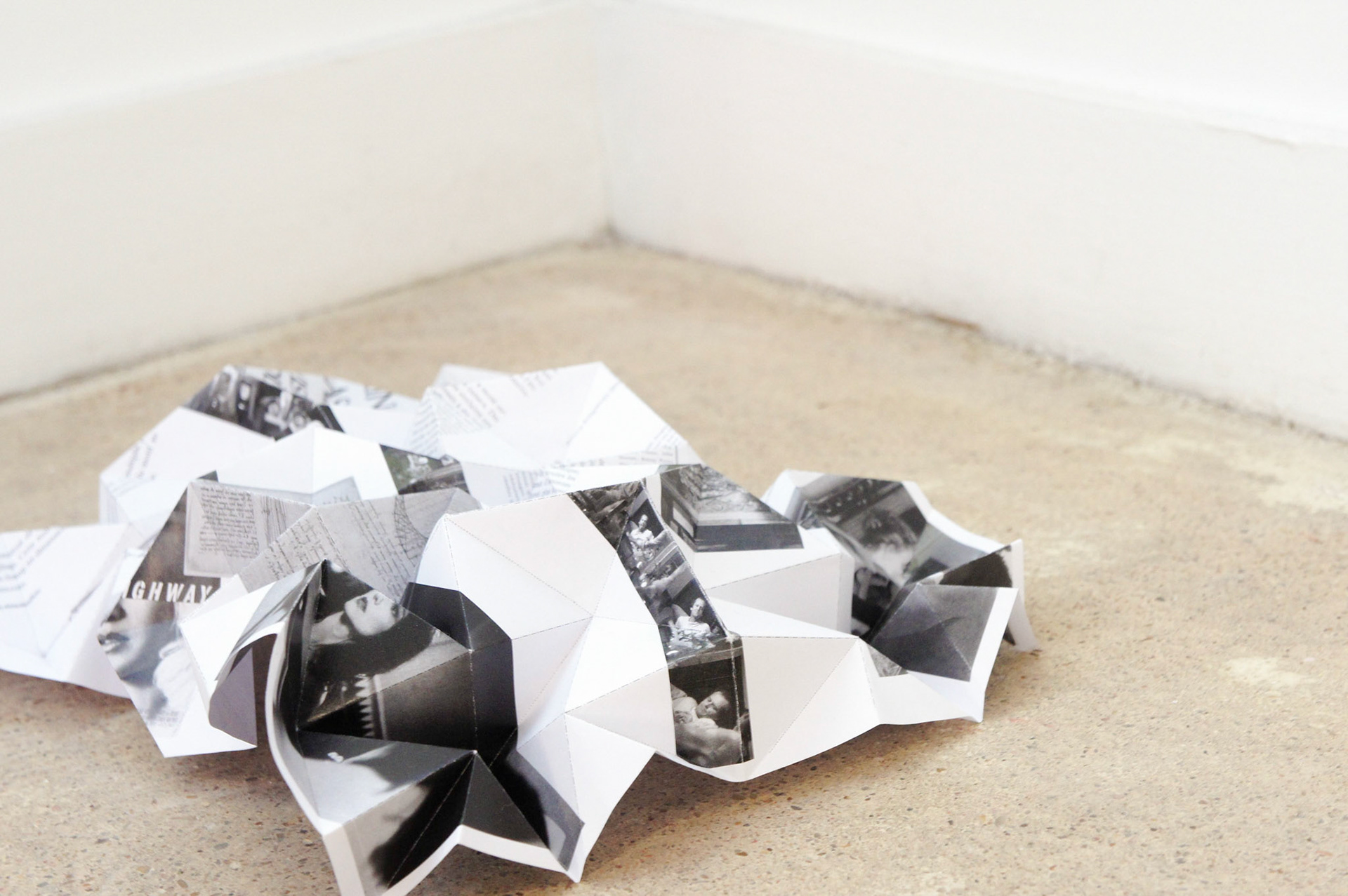 Sunayama Studio Abandoned Paper 打ち捨てられた紙