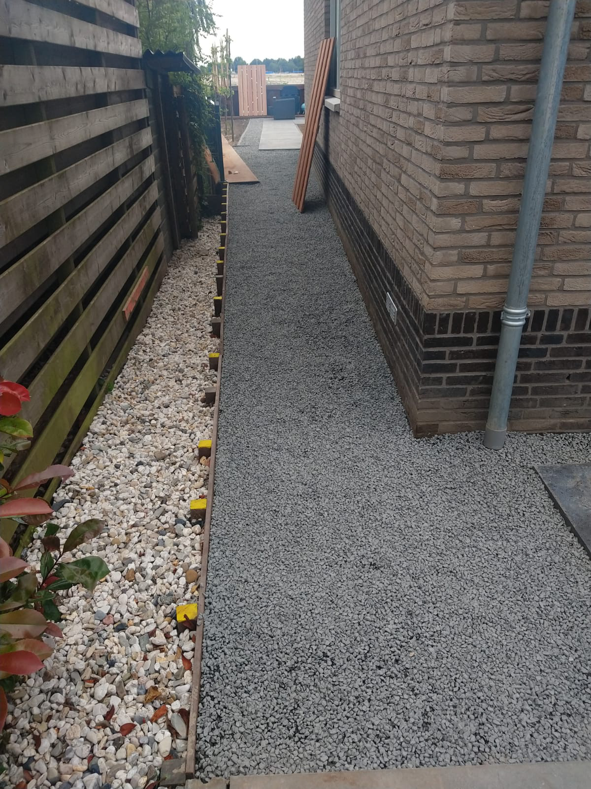 Foto 12: Eindresultaat voortuin.