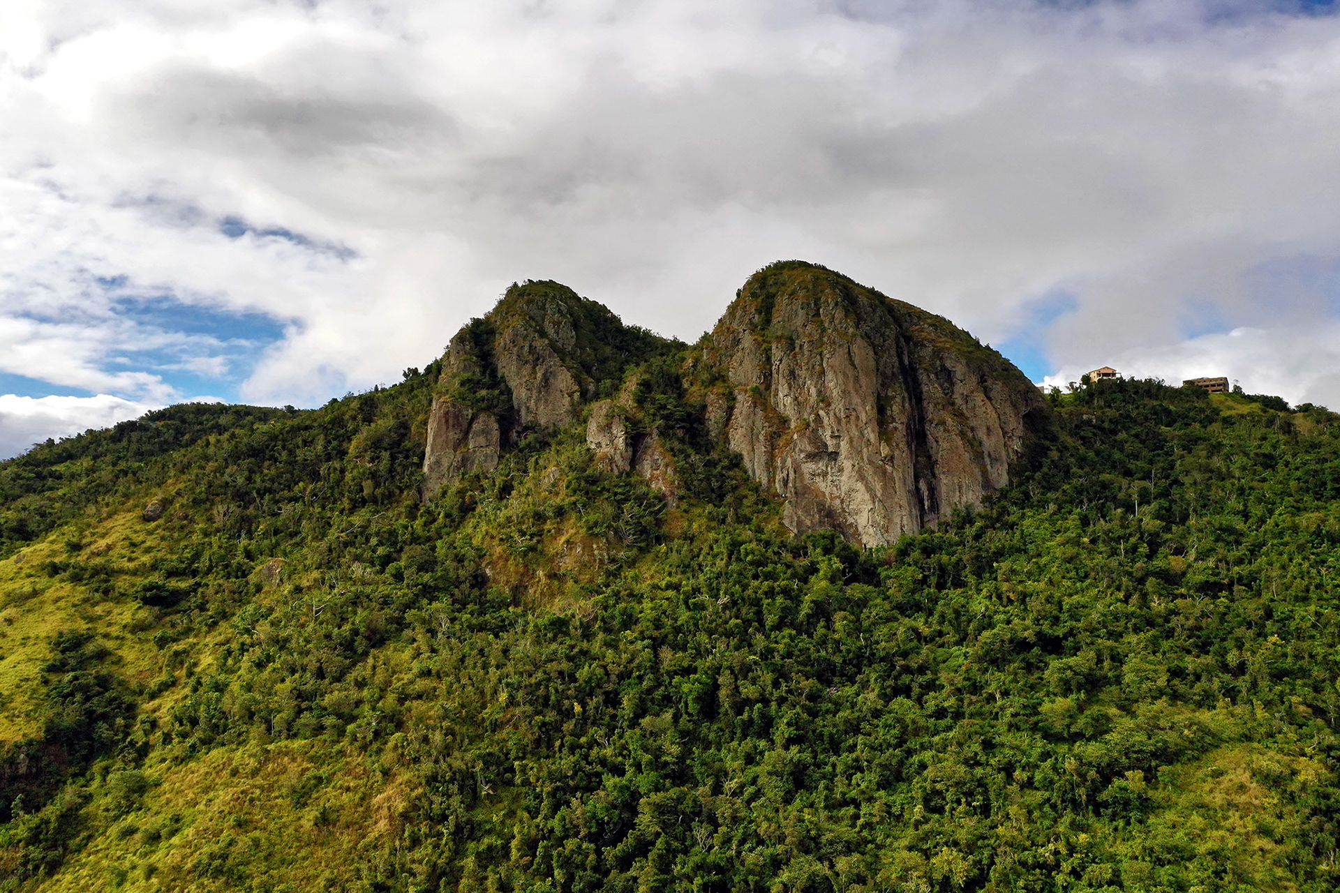 Las Tetas de Cayey