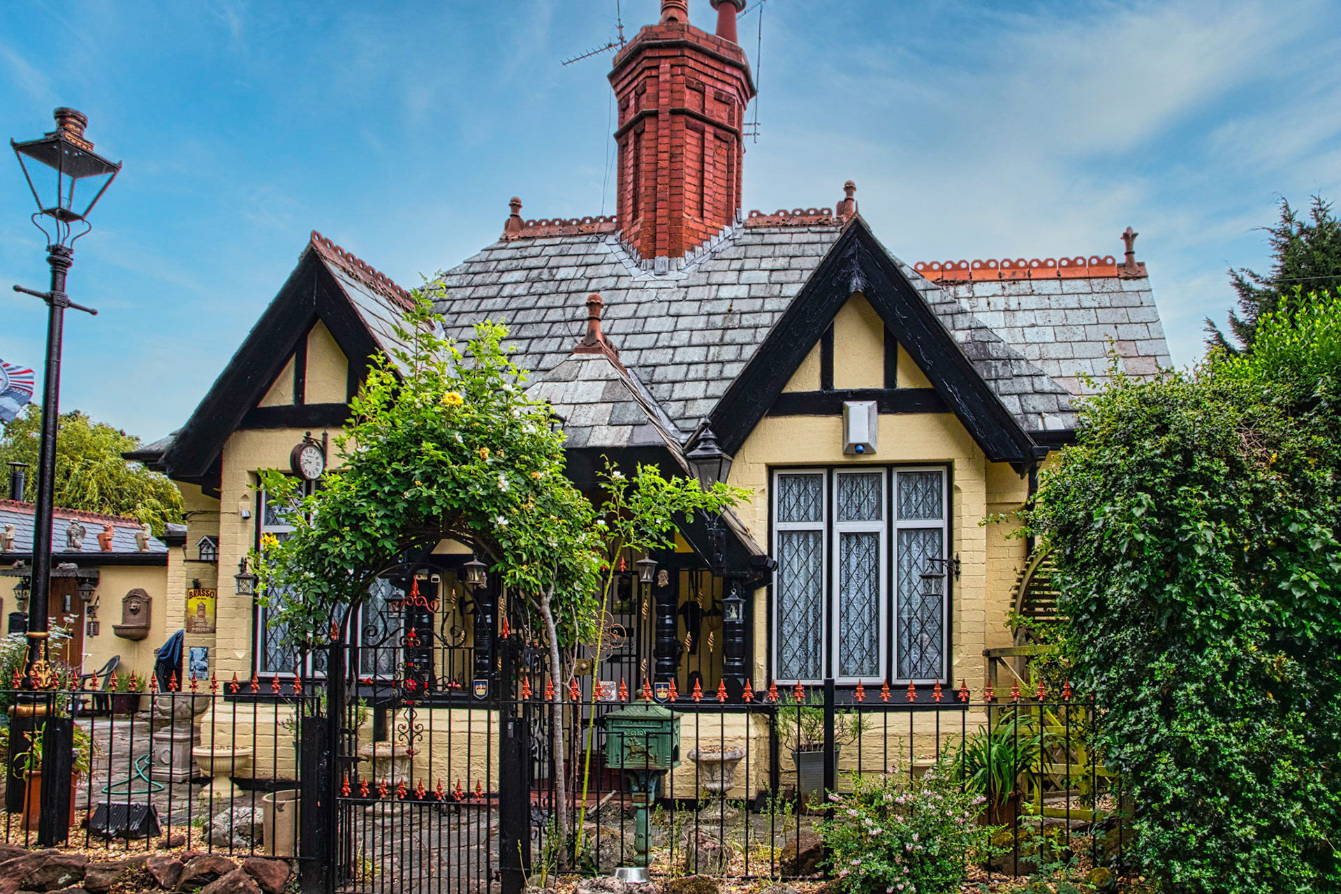 Torr Park Lodge (27 Ferry Rd)