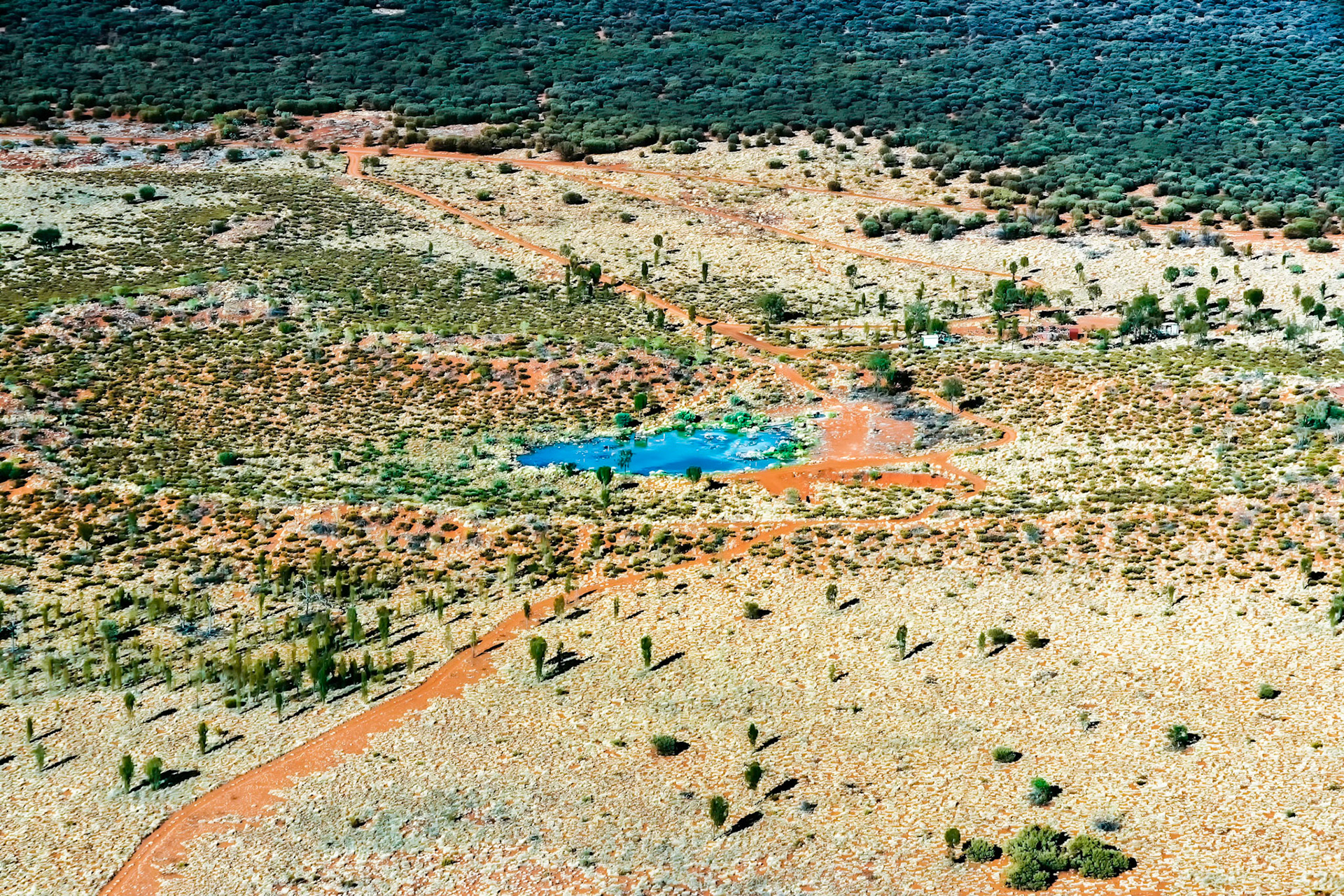 Outback - Helikopterflug über dem Uluṟu-Kata-Tjuṯa-Nationalpark