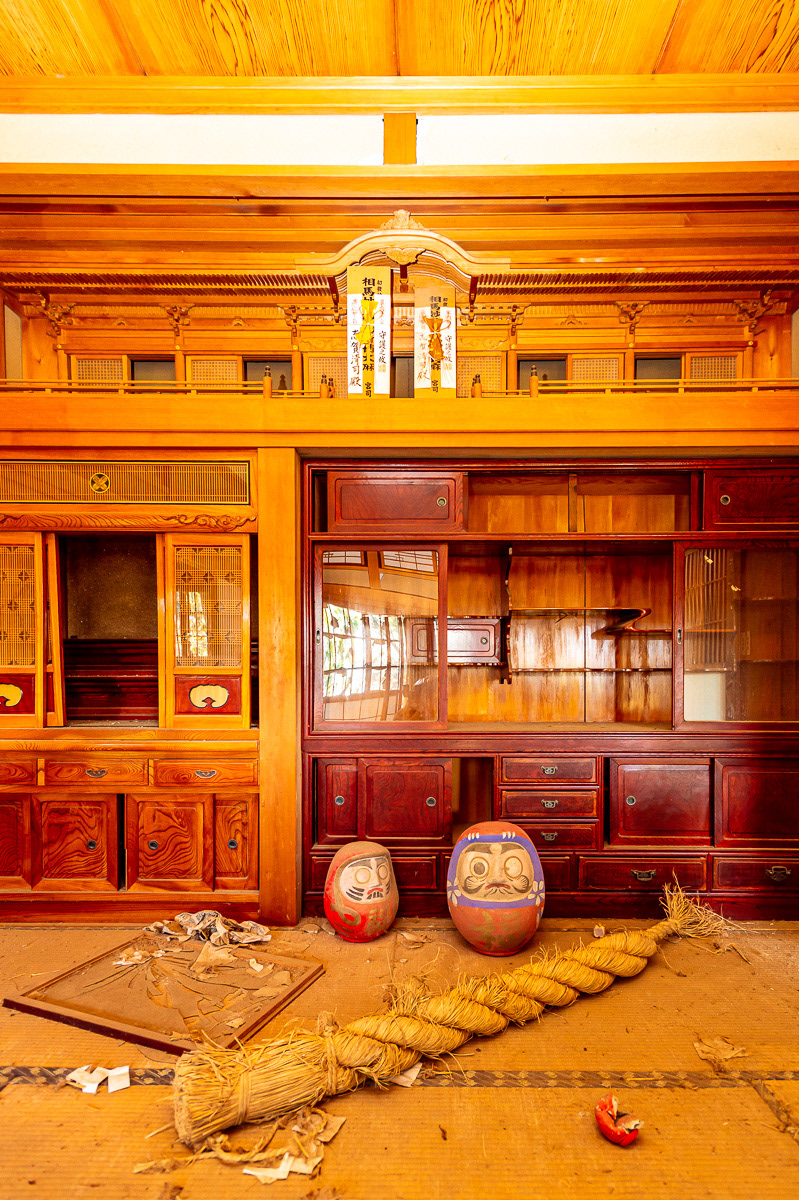 Daruma and Shimenawa