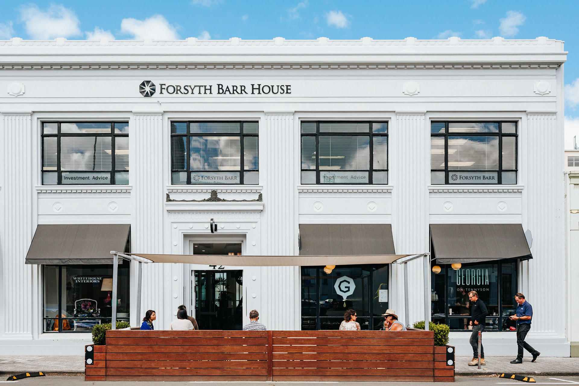 Street view of Georgia Cafe, Napier