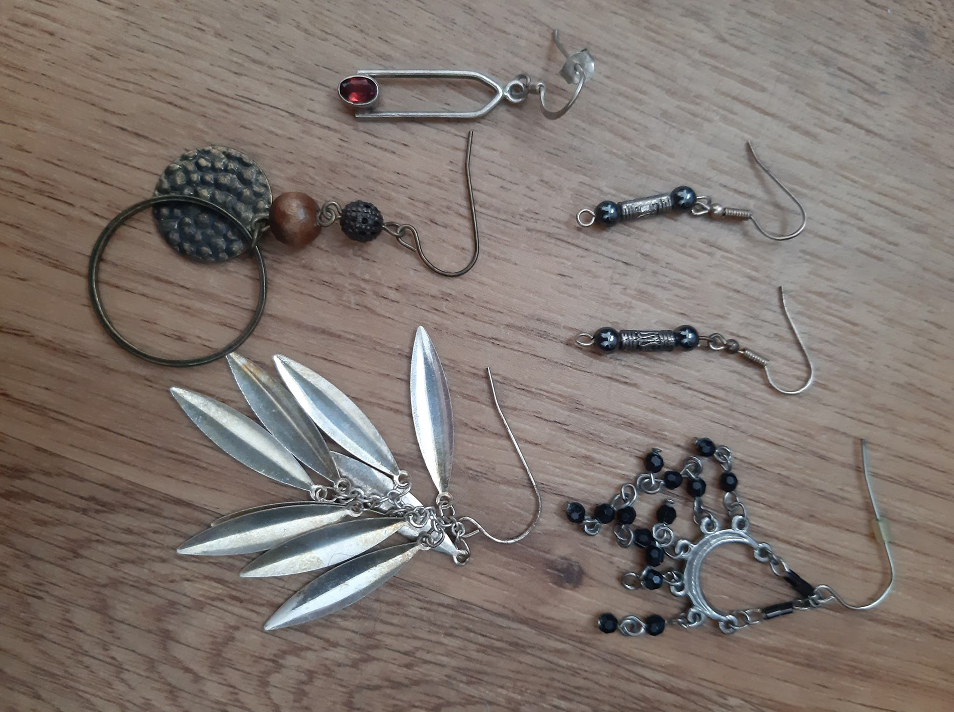 REF NIJ 49 VENU ENSEMBLE CAR 1 BOUCLE D'OREILLE DE CHAQUE 5 € ----- 4 €